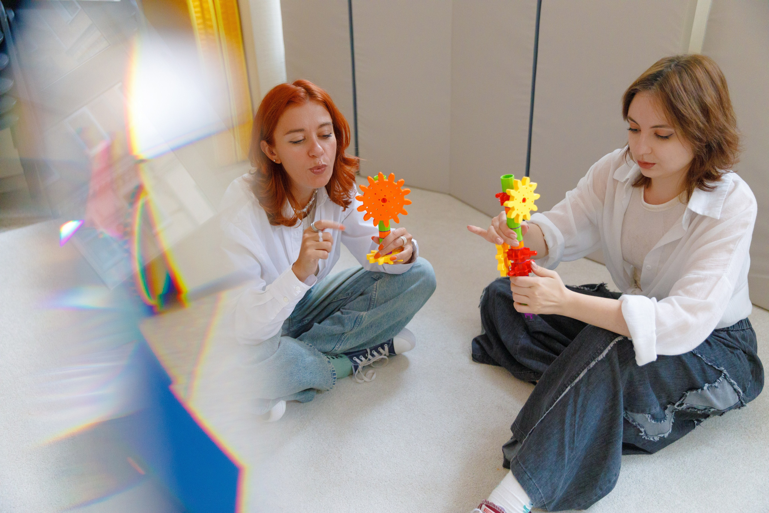 Юлианна и Анна в кабинете Dir Floor Time. Фотограф в Москве Слуцкая Наталья, репортаж, портрет, контент