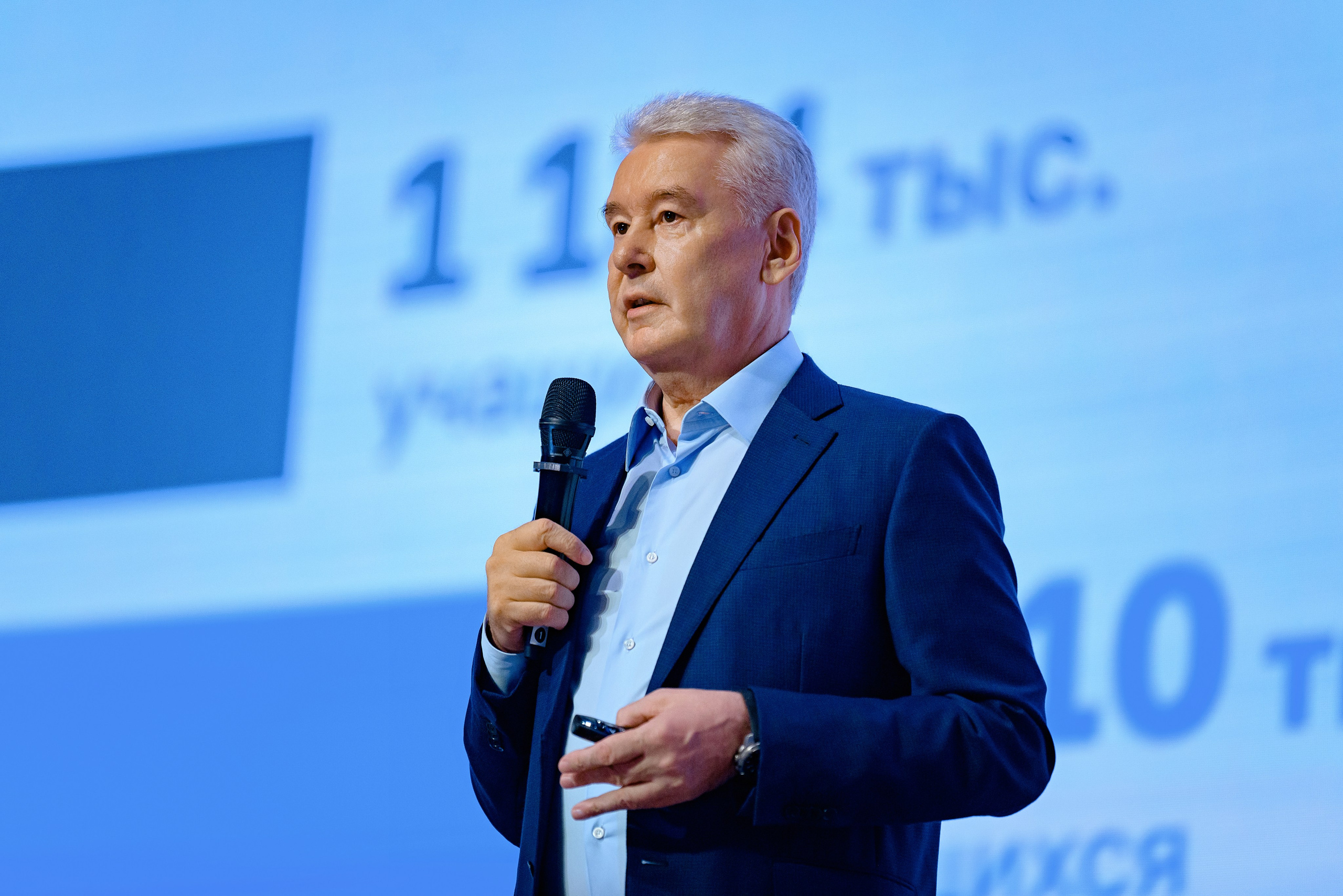 Политические события: "Фотография политического события, на которой изображены выступающие политики." Собянин. Мэр Москвы. Выборы. Москва. Единая Россия