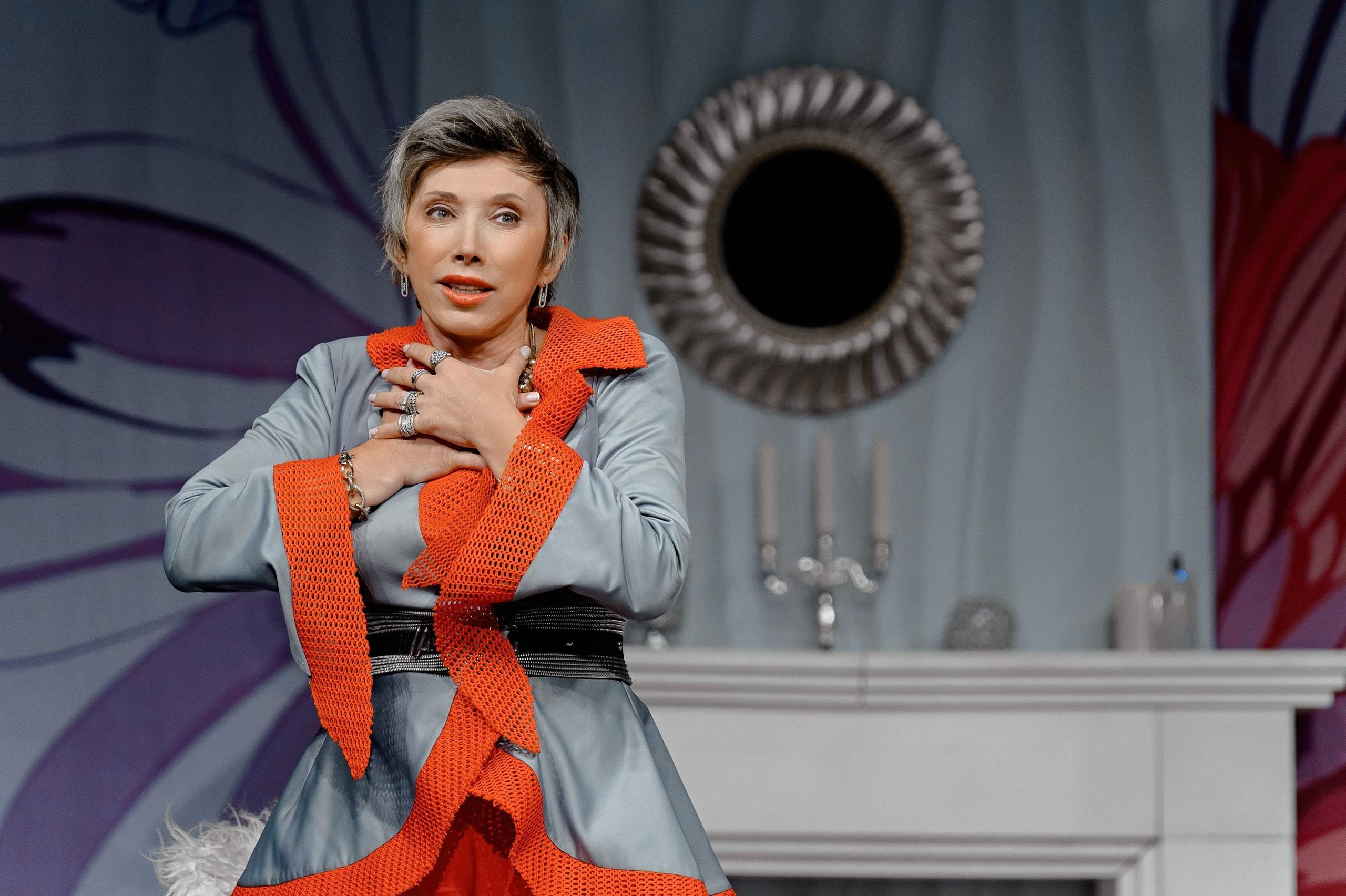 Спектакль «Мужчина с доставкой на дом».  Актёры: Елена Воробей Дмитрий Миллер/Оскар Кучера Михаил Полицеймако/Джемал Тетруашвили Елена Захарова/ Анна Невская / Наталия Власова Режиссёр: Нина Чусова