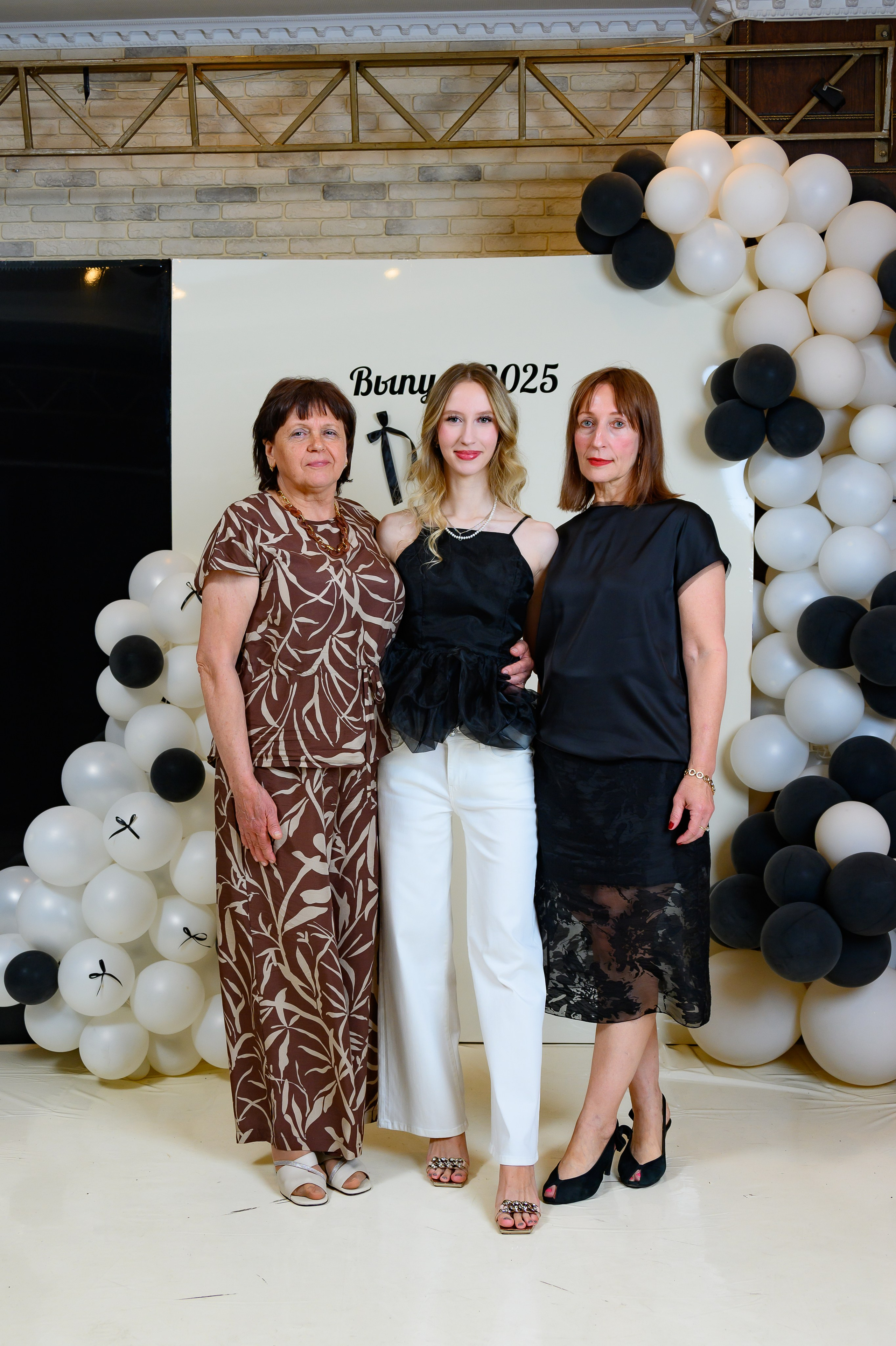 Выпускной 2025 11 кл. Семейный и детский фотограф в Новороссийске Лебедева Елена