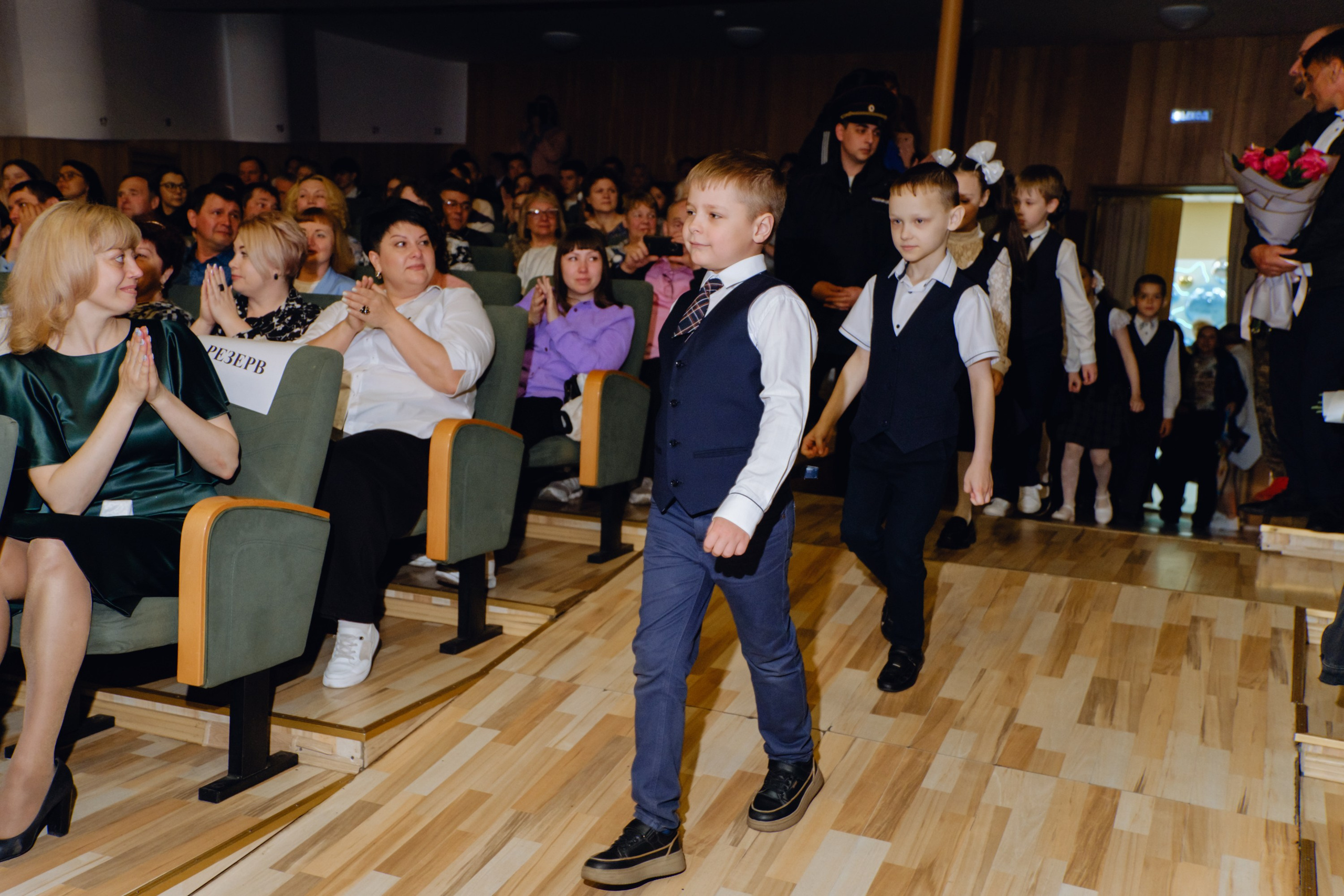 Последний звонок 11 класс. Фотограф Софья Володкина