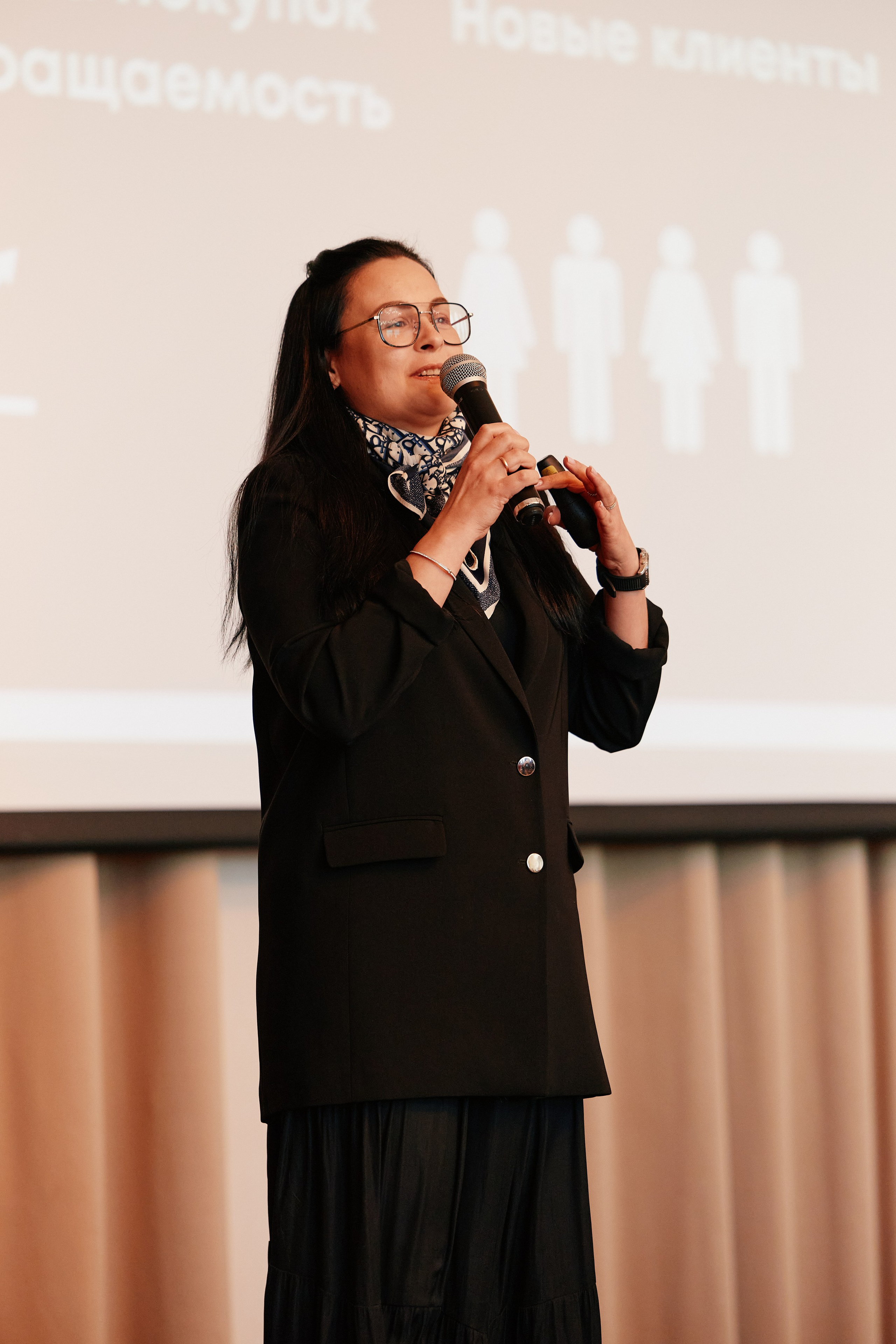 Форум Бизнес-тренды 2025 в Marriott Hotel 28.04. Свадебный репортажный фотограф краснодар максим дремов дрёмов фотосессия студия цена