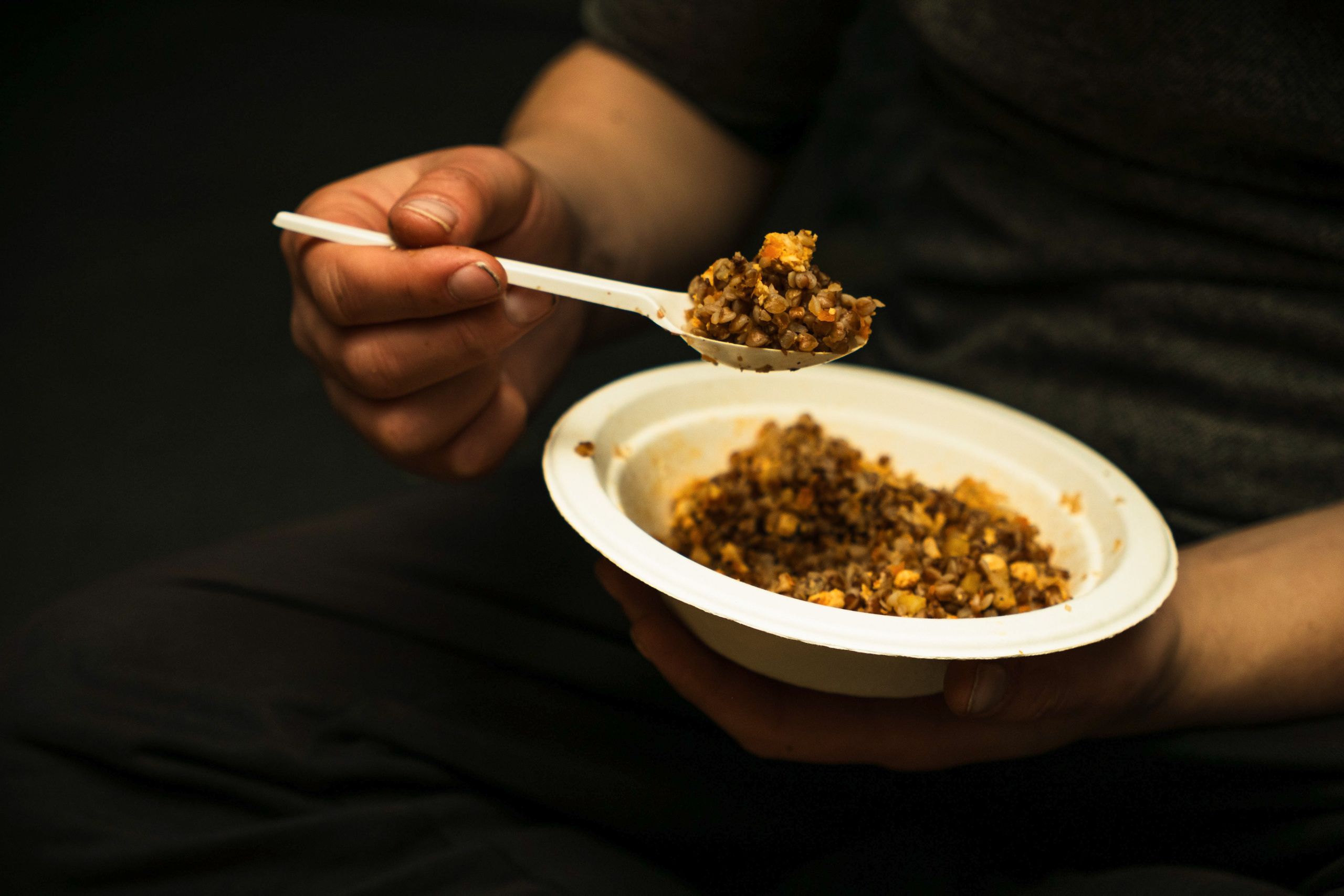 Репортажная съемка. «Ночлежка». Пункт обогрева; Неравнодуш. Репортажный фотограф в СПб