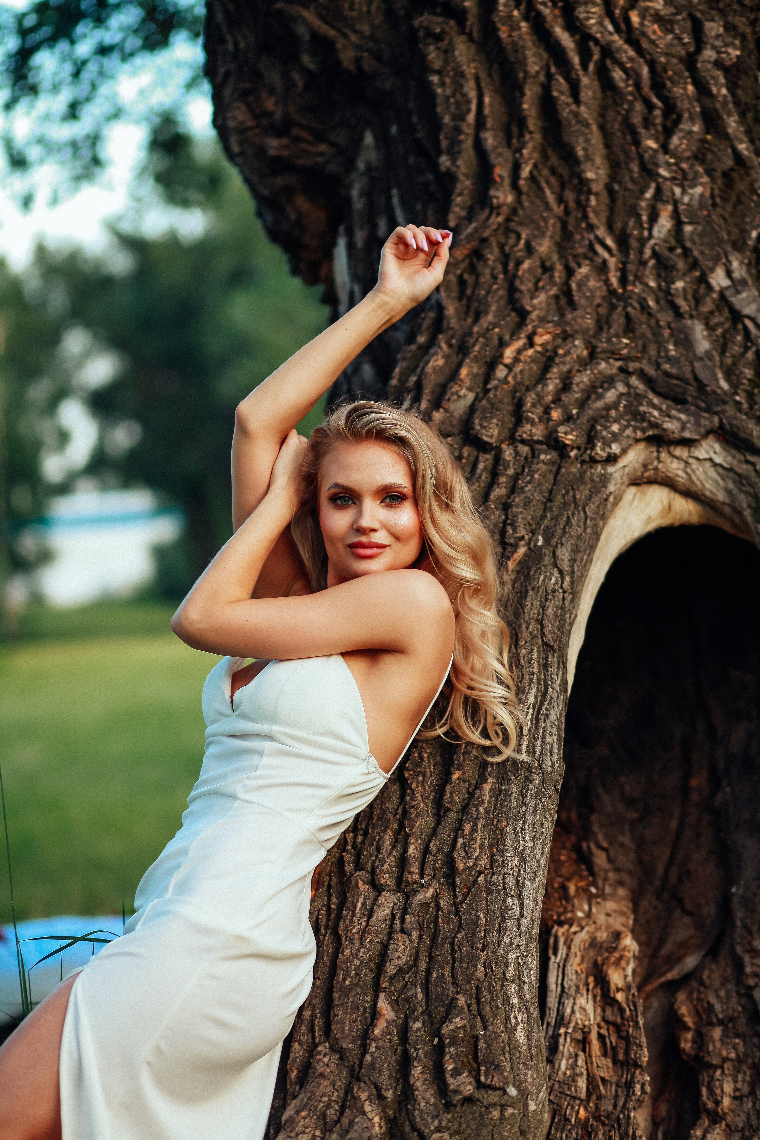 утро очень красивая невеста блондинка цветы природа лето декор дерево кровать бокал