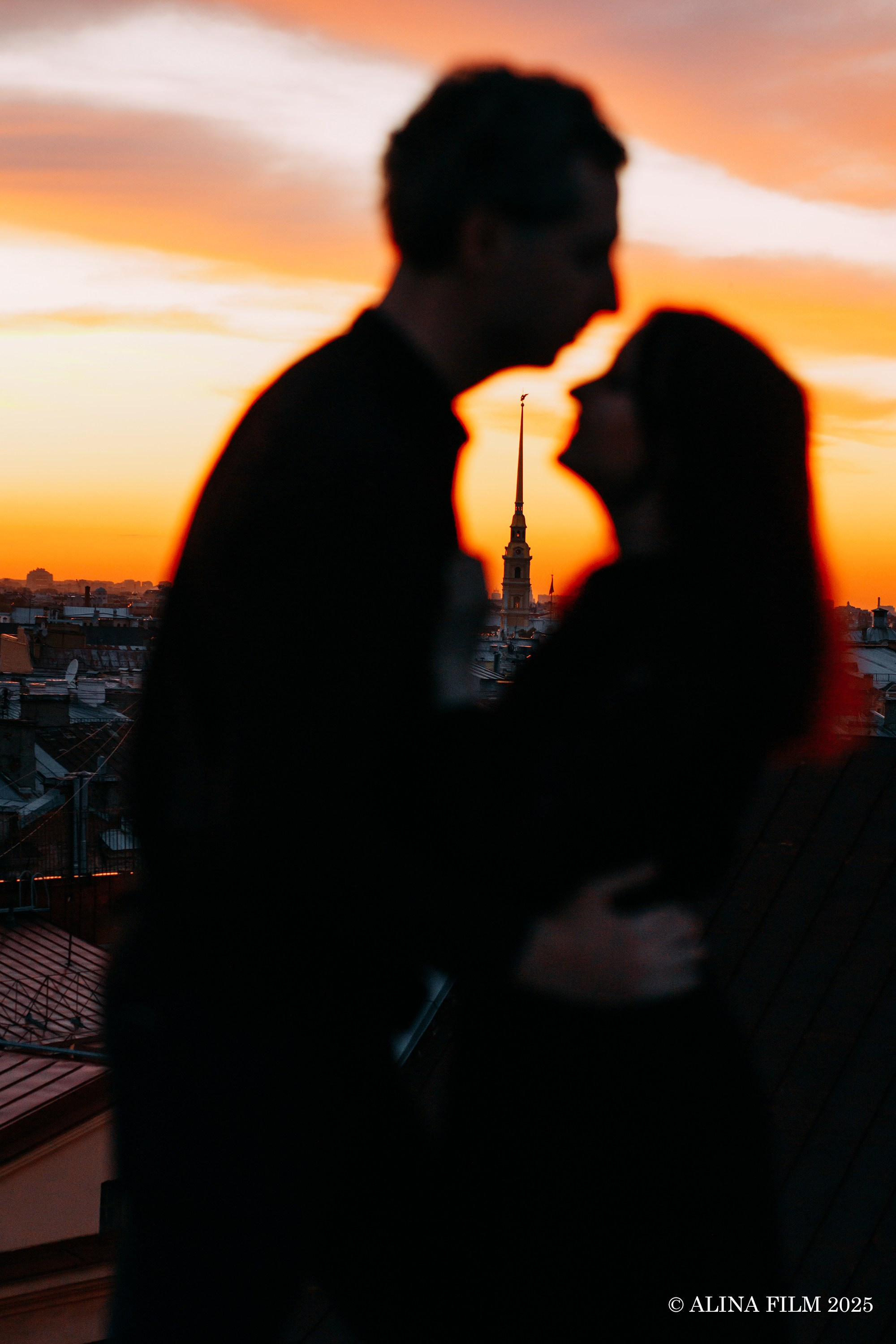 Лавстори на крыше у Казанского и Исаакия. Фотограф в Санкт-Петербурге Alina Film
