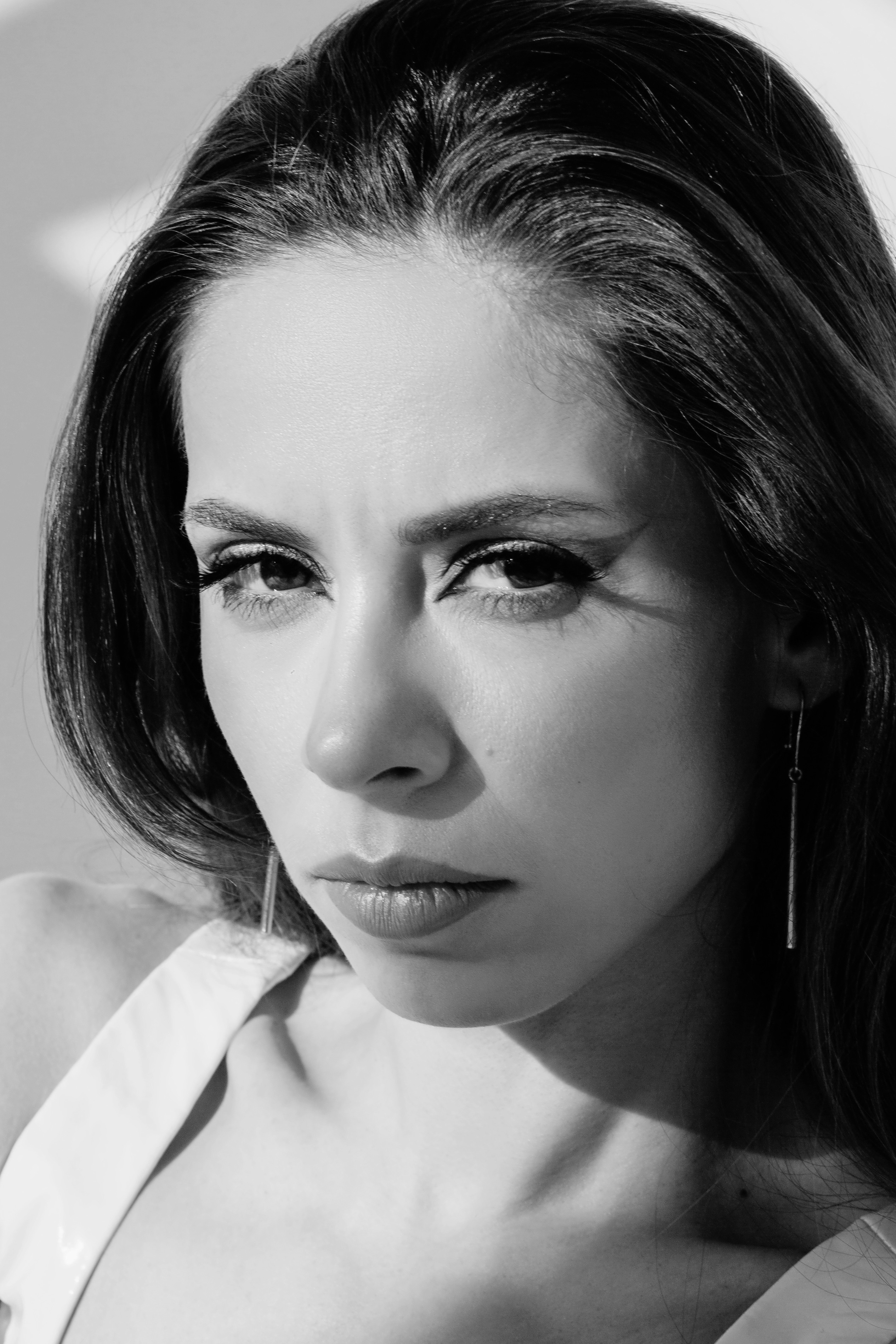 черно-белоый портрет девушки