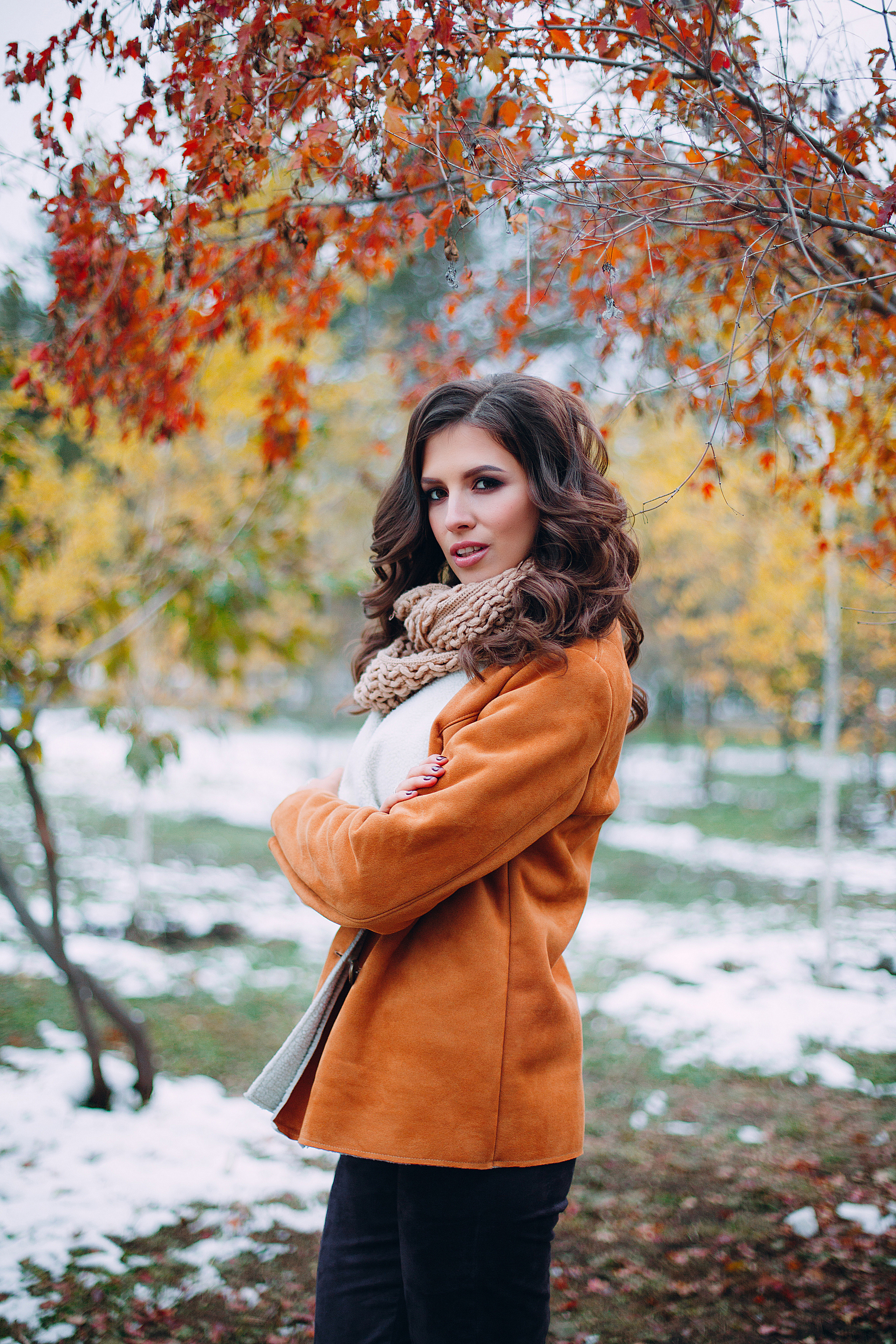 Осенняя фотосессия девушки в парке. Портретный фотограф в Санкт-Петербурге
