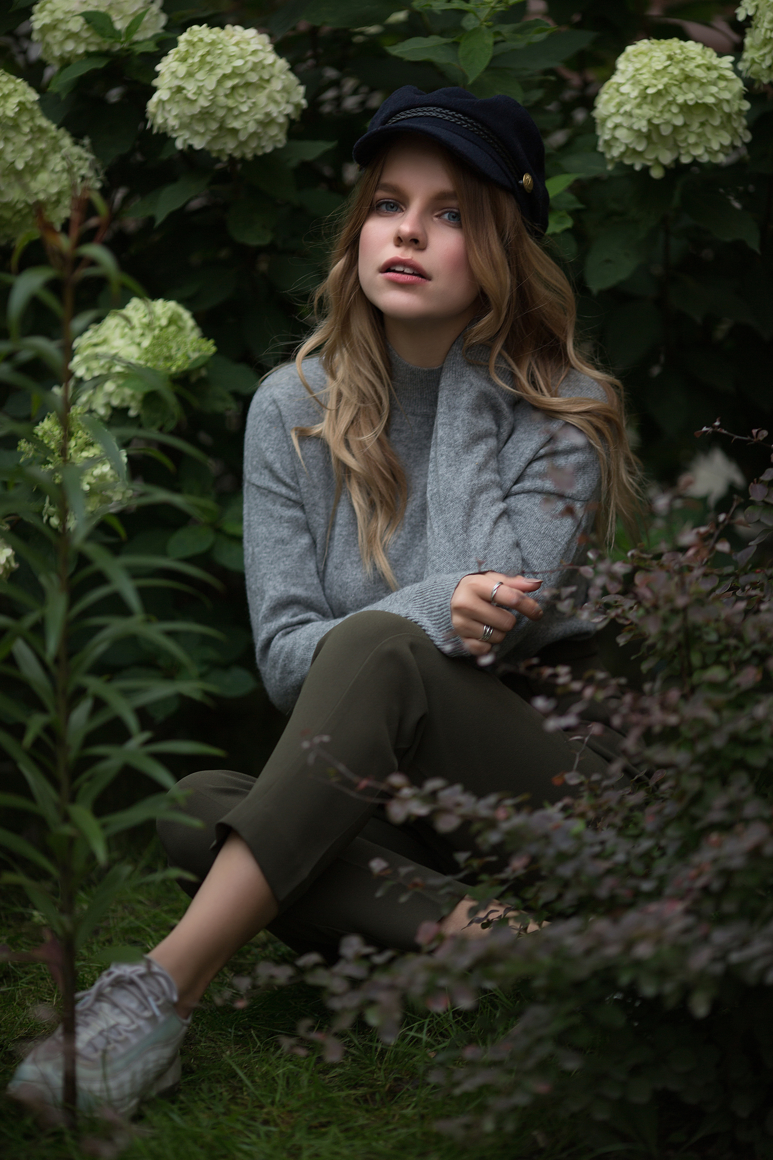 Съемка девушки в гортензиях. Портретный фотограф в Санкт-Петербурге