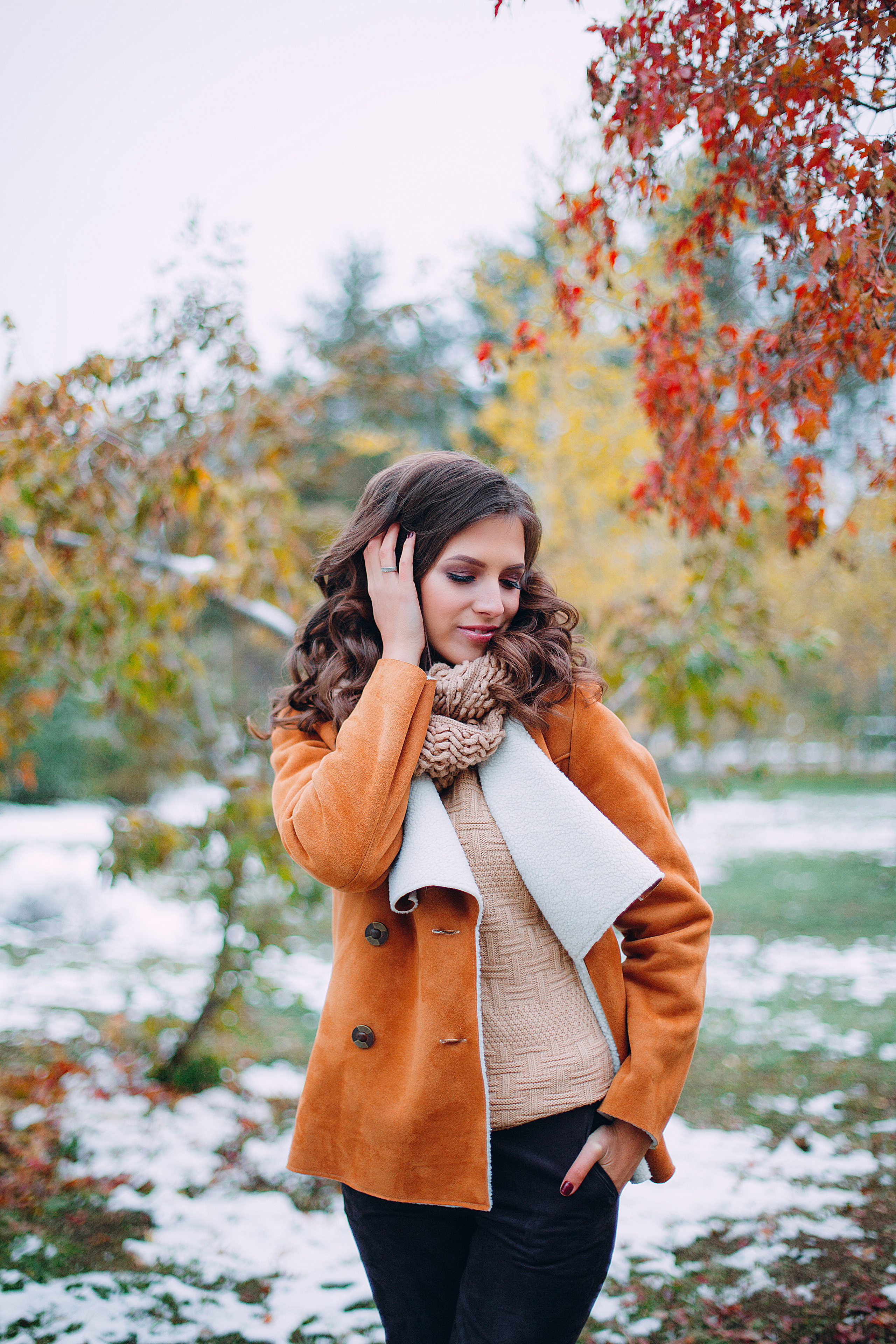 Осенняя фотосессия девушки в парке. Портретный фотограф в Санкт-Петербурге