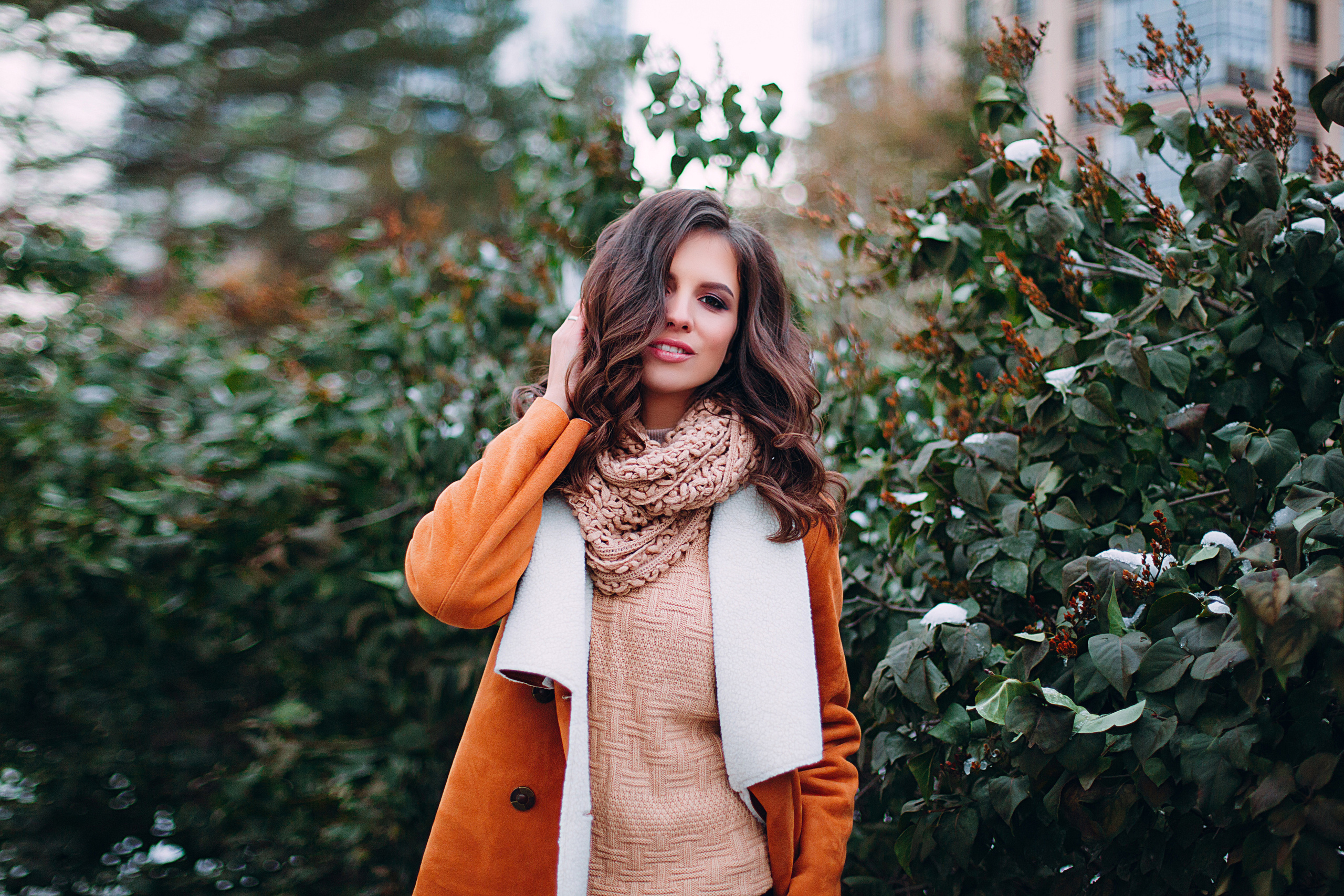 Осенняя фотосессия девушки в парке. Портретный фотограф в Санкт-Петербурге