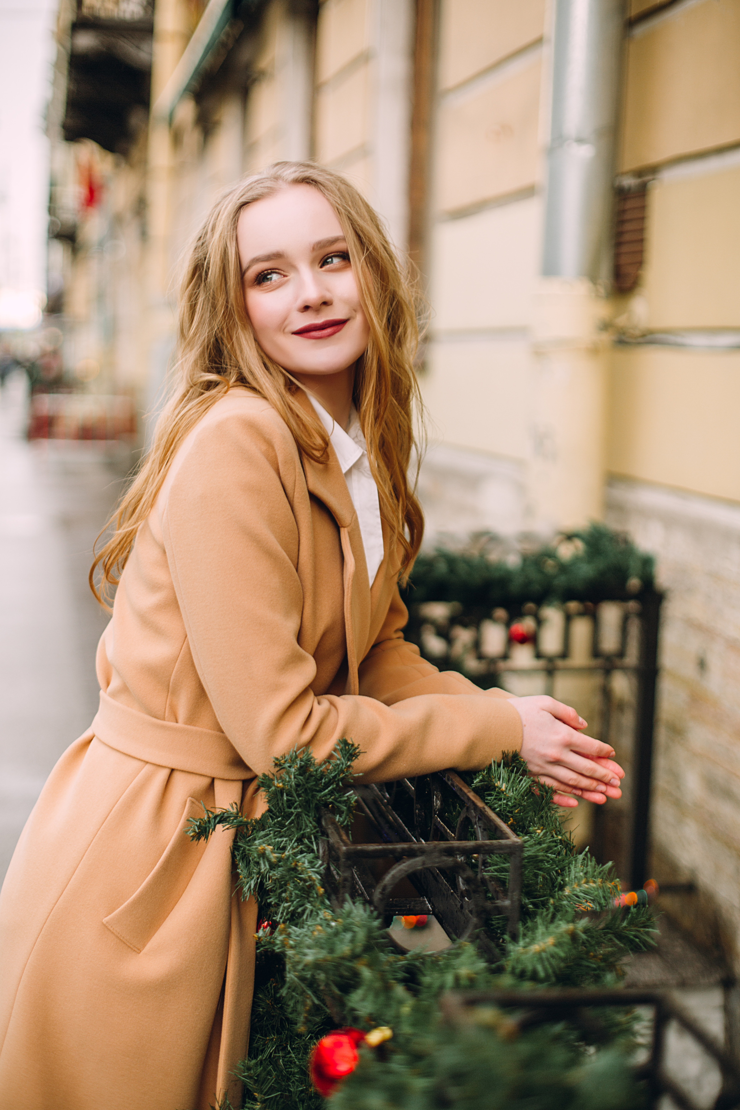 Предрождественская съемка девушки на улице. Портретный фотограф в Санкт-Петербурге