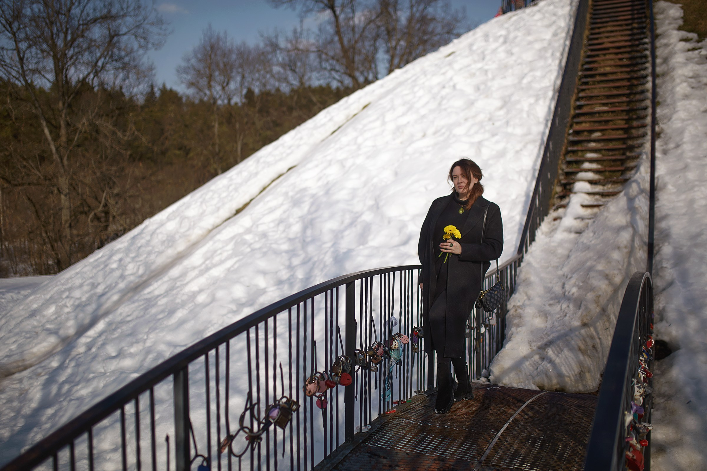 Девушка и март. Фотограф Роман Желтухин