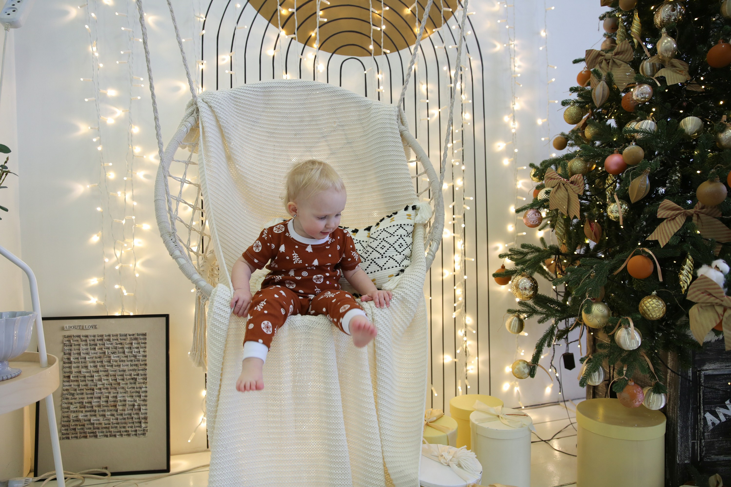 Новогодняя семейная фотосессия в студии с елкой. Свадебный и портретный фотограф в Санкт-Петербурге Надежда Чечулина