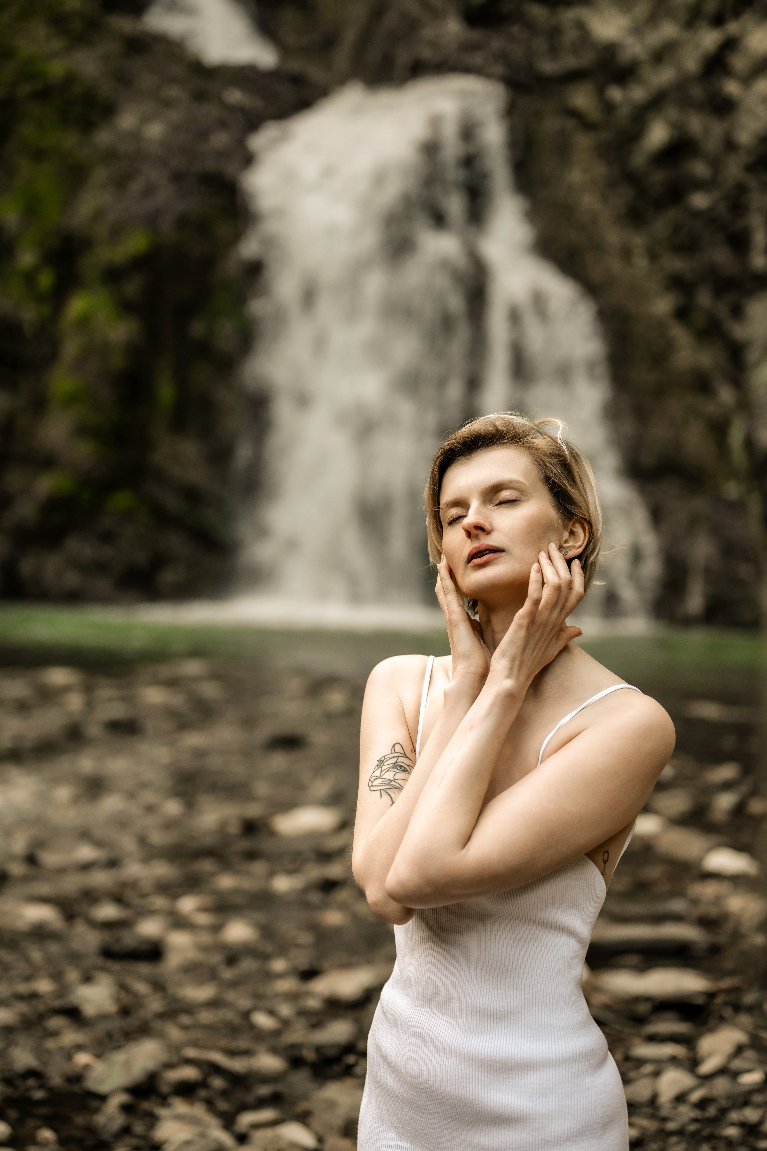 Настя змейковские водопады. Наталья Слесаренко фотограф в Сочи