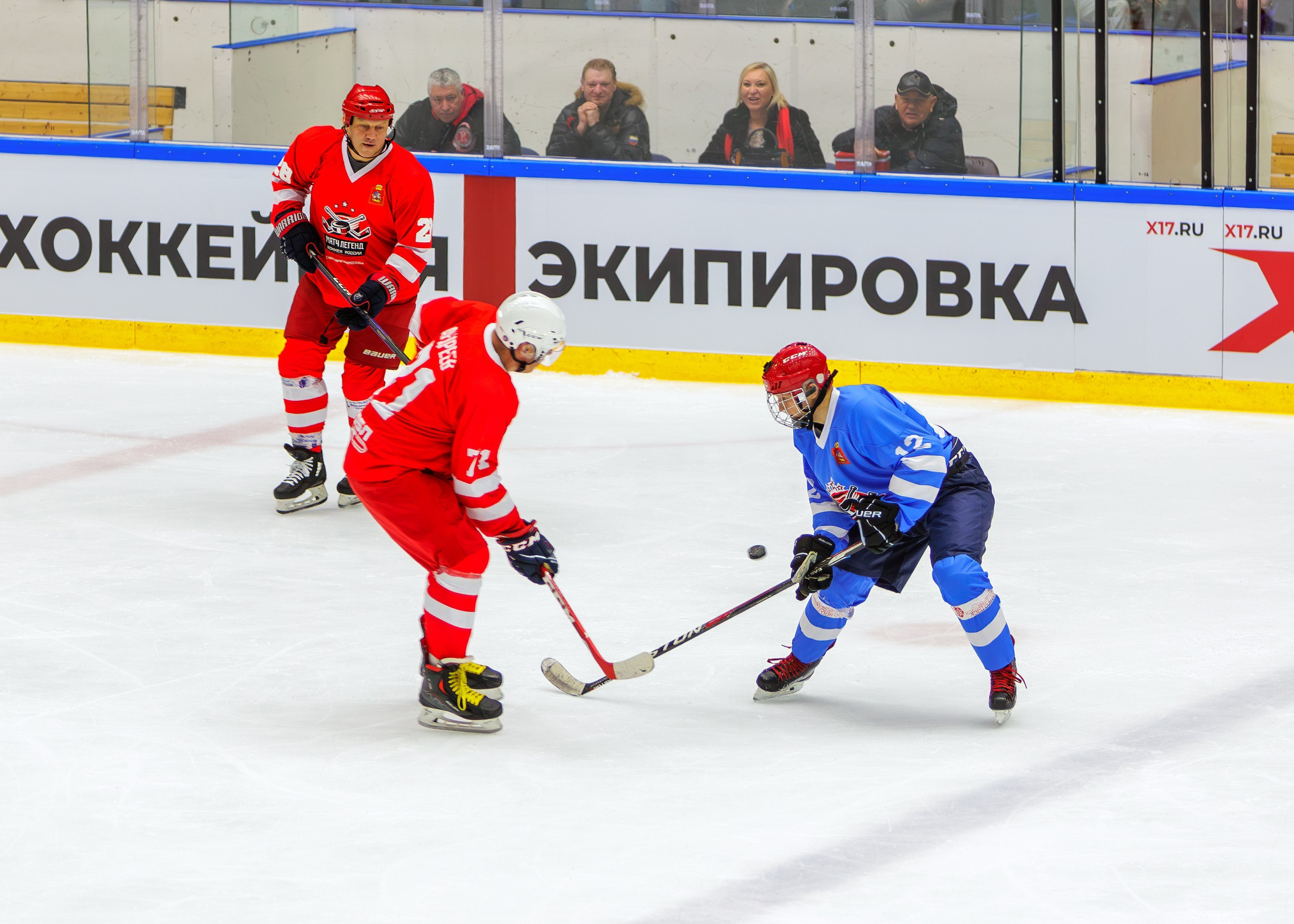 Первый матч Легенд в 2025 году. Выпускные альбомы и школьный фотограф в Подольске, Троицке, Щербинке, Москве и Московской области