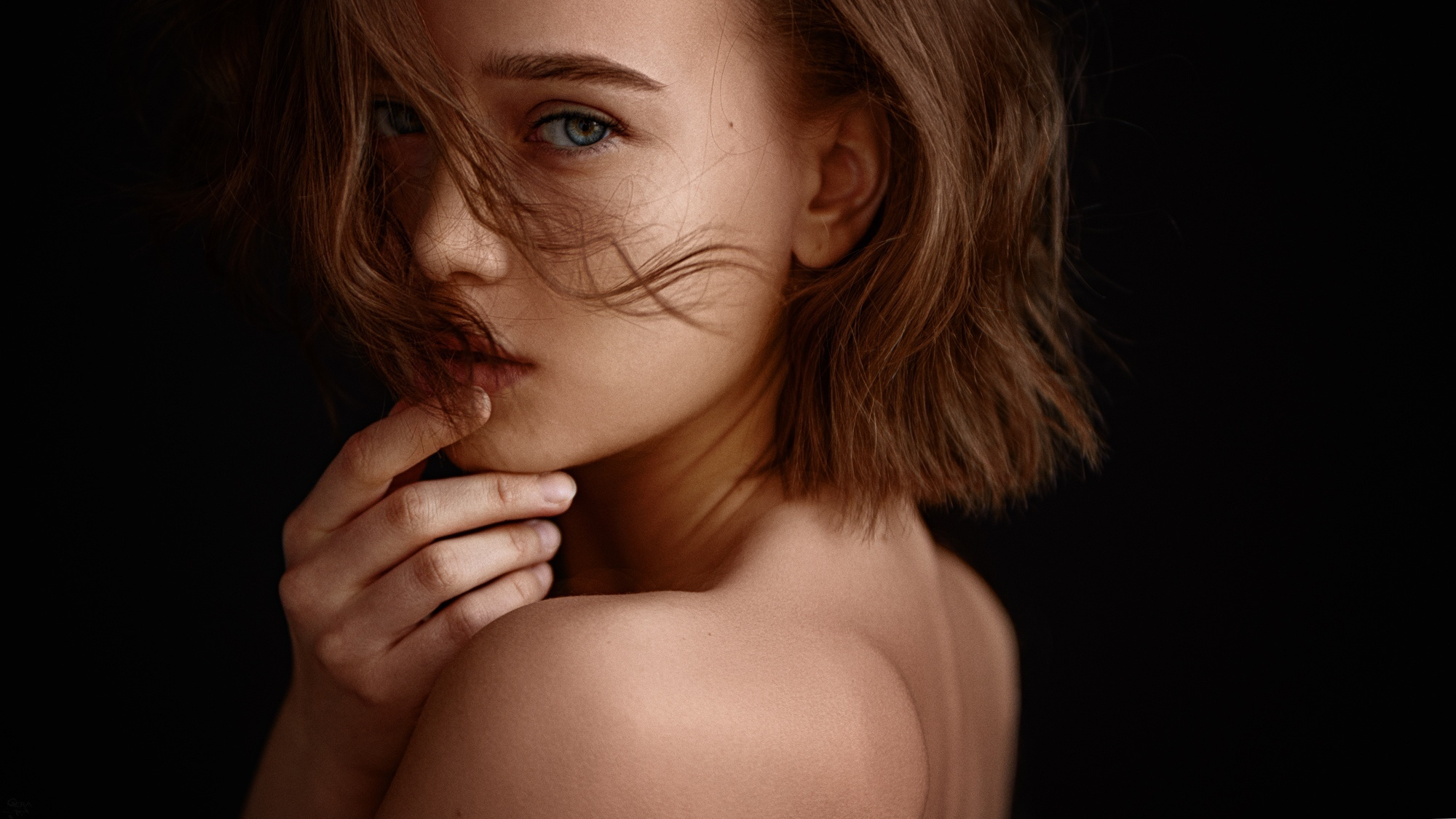 Indoor Portrait. Photographer Georgy Chernyadyev