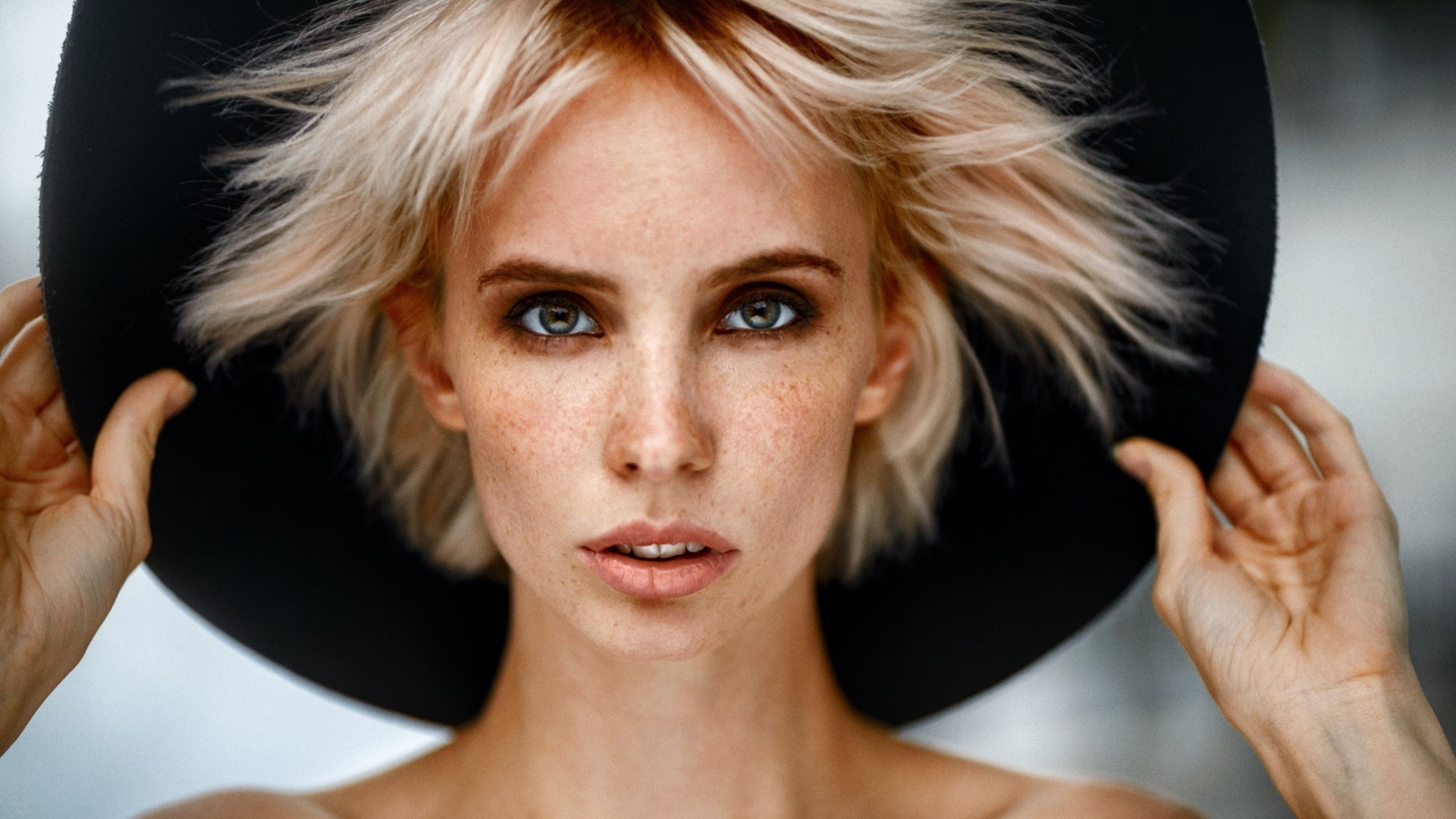 Портреты на улице. Фотограф Георгий Чернядьев