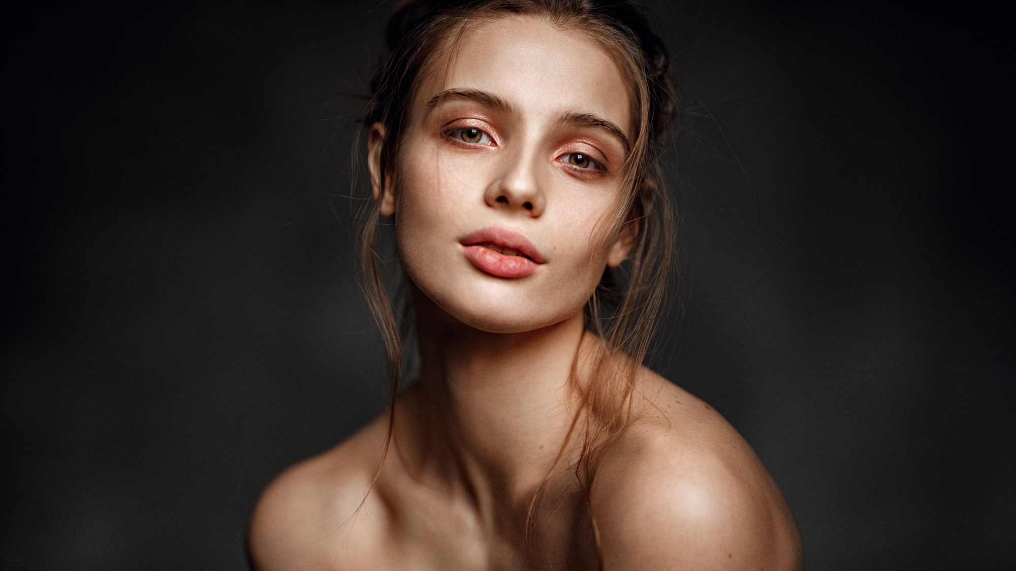 Indoor Portrait. Photographer Georgy Chernyadyev