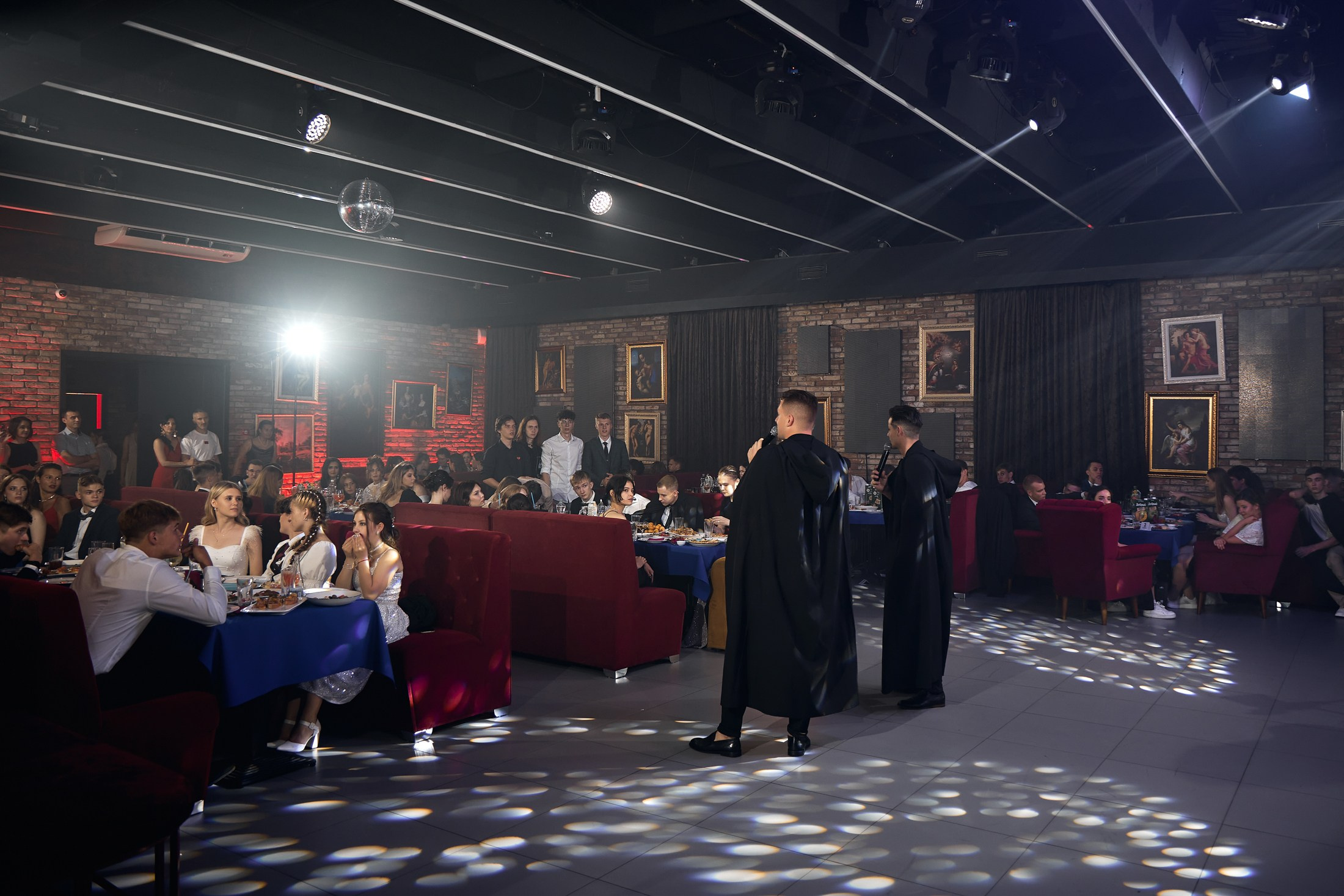 Фотограф на выпускной. Свадебный репортажный и фуд фотограф в Барнауле Гайфулин Виталий