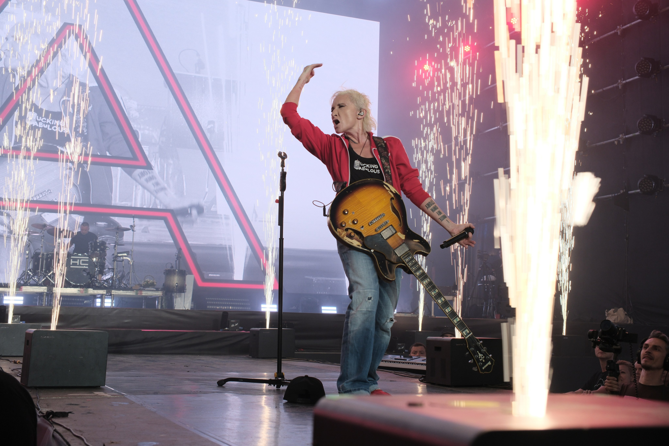 Диана Арбенина (группа «Ночные снайперы») — Москва, МТС Live Лето 2024. RedGeek - блогер и стручњак за образовање и ИТ Кирил Ситнов