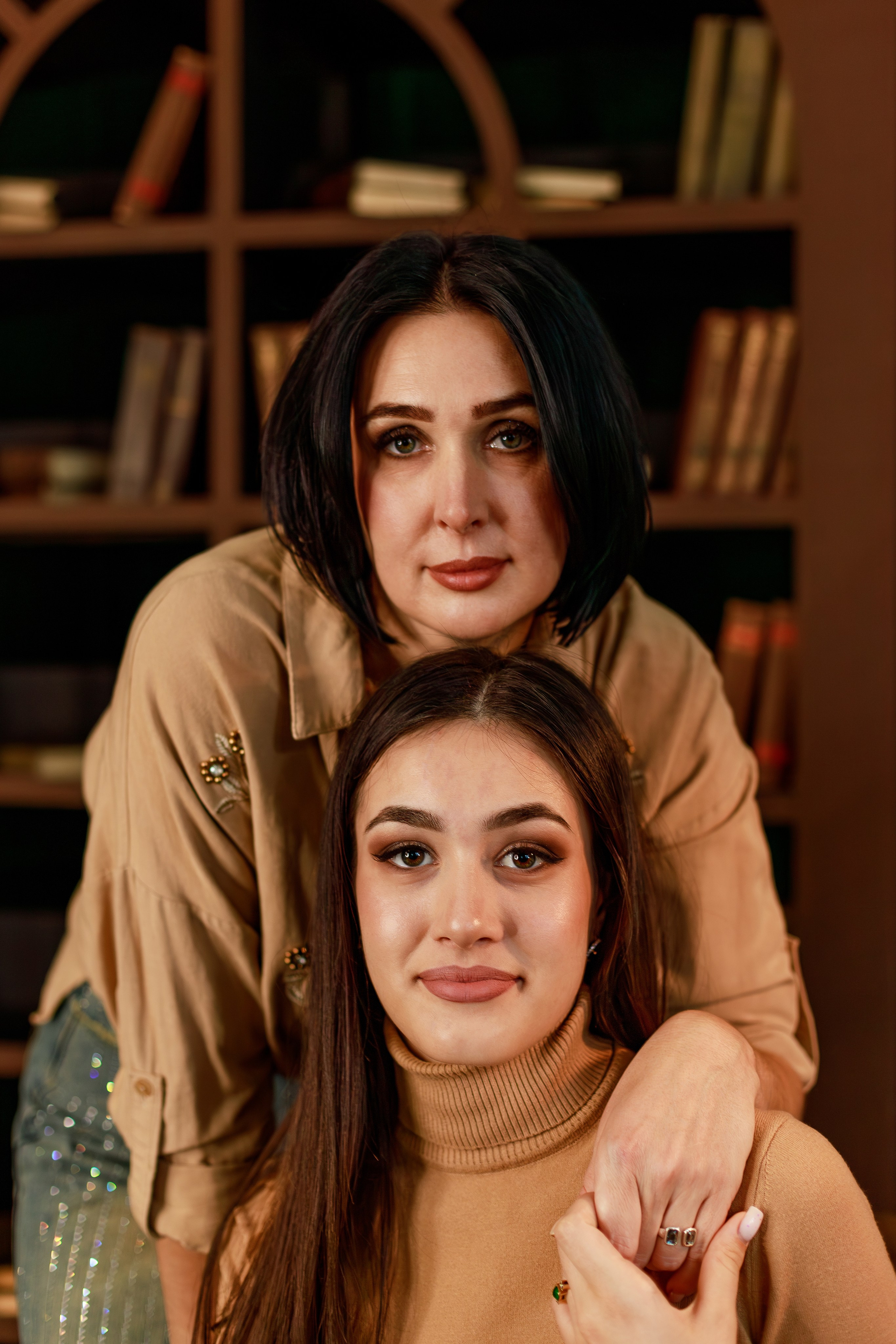 Мама и дочь в студии Белый осел. Семейный и детский фотограф в Краснодаре Ирина Лаврецкая