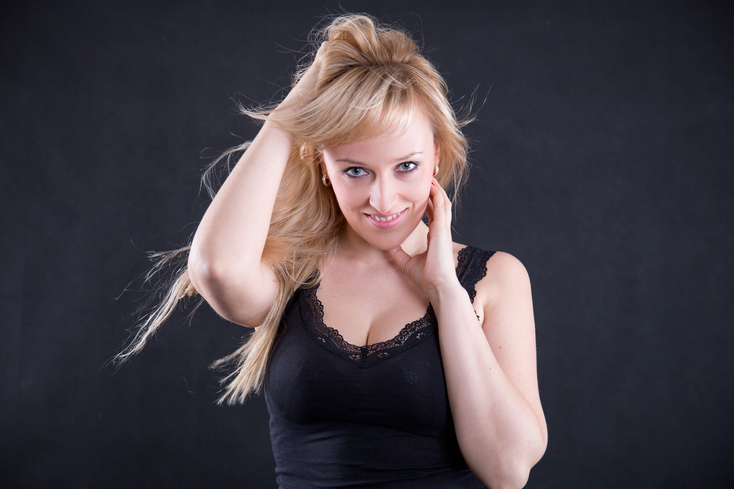 Съемка в студии красивой девушки в Воронеже. Свадебный и семейный фотограф в Воронеже Андрей Валин