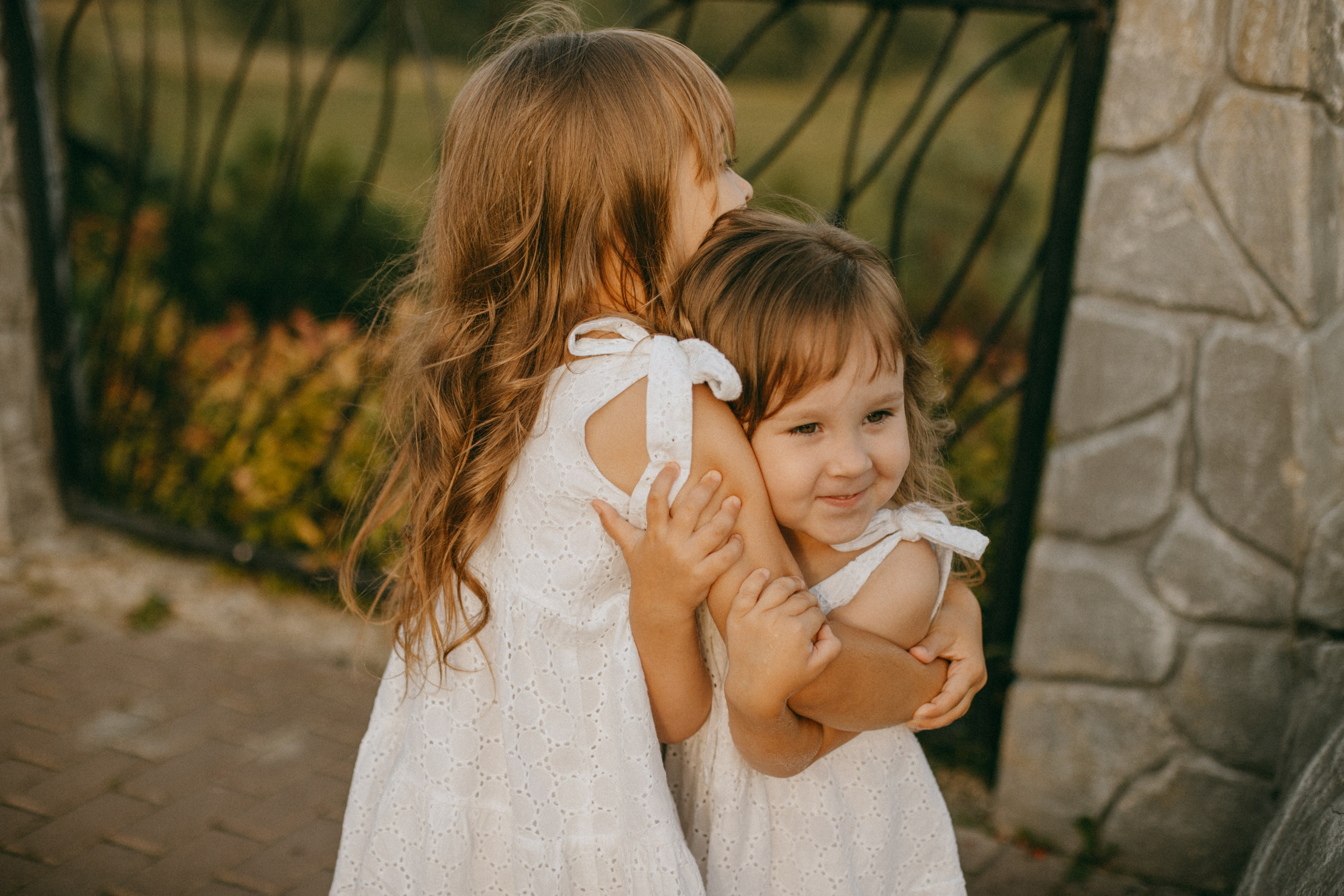 Эмма и Влада на летней прогулке с мамой. Фотограф Наталья Кургина Слюдянка Иркутск