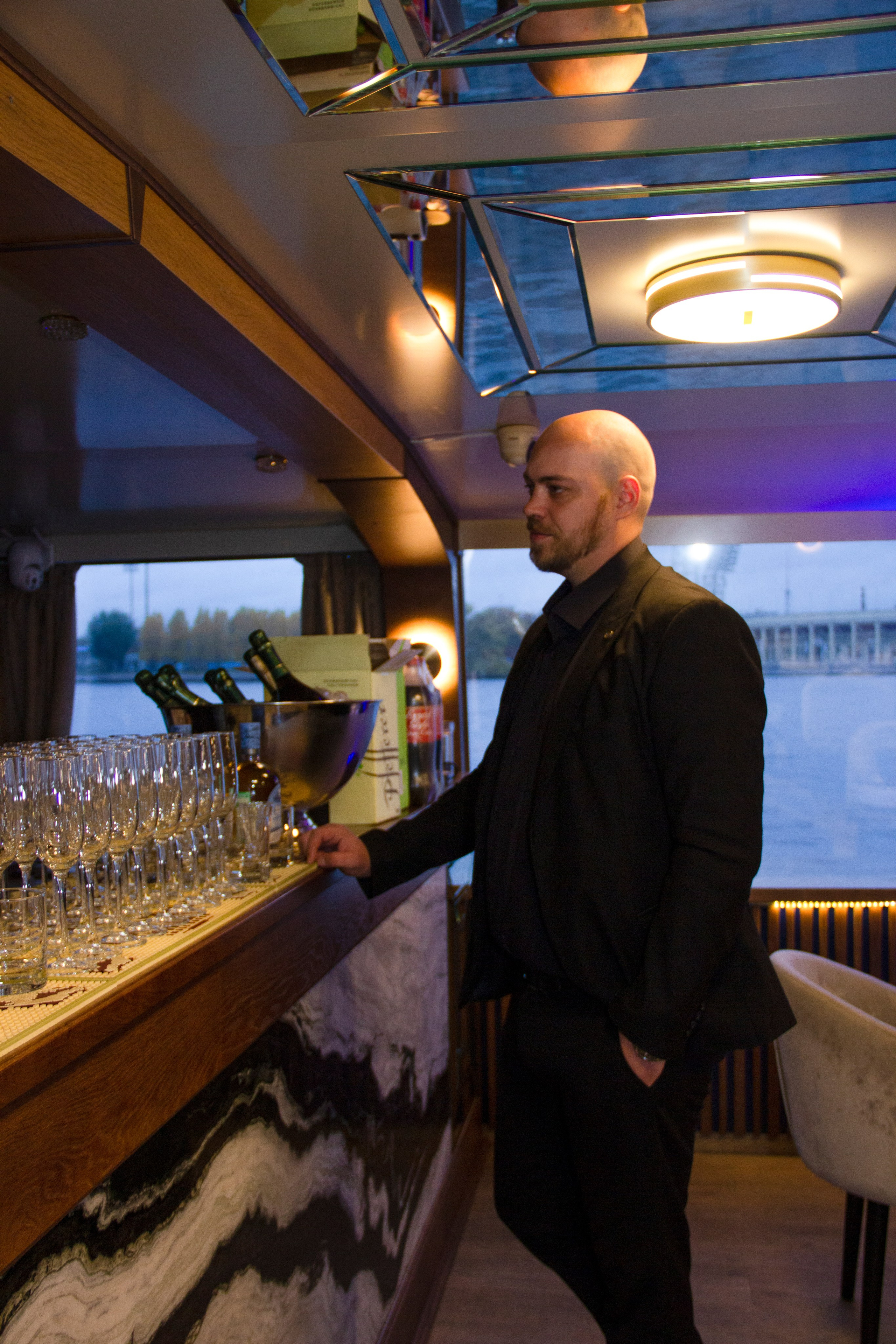 Съемка для сайта аренды катеров в Санкт-Петербурге, подготовка к свадебной прогулке по рекам и каналам. Фотограф в Санкт-Петербурге Смирнова Диана