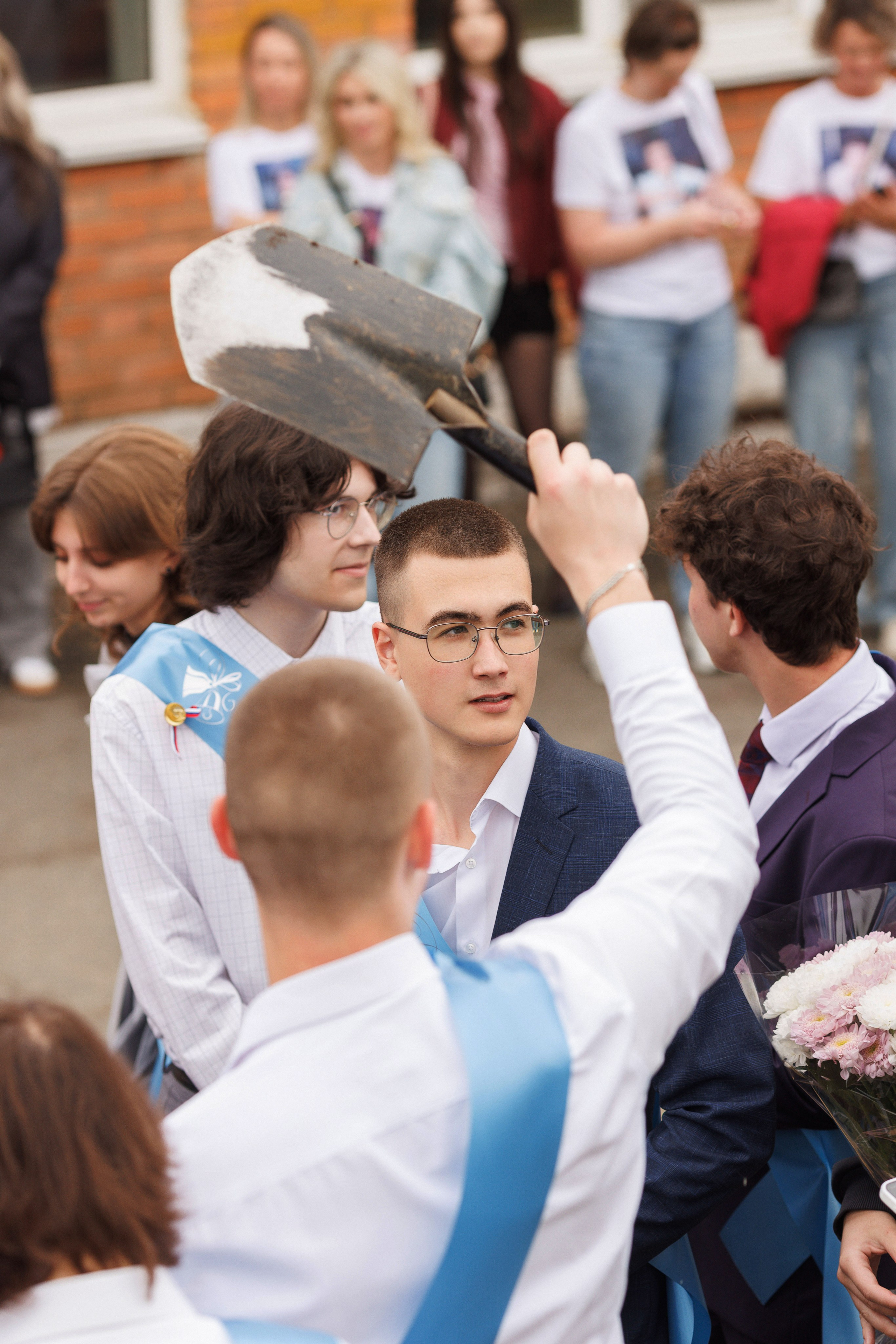 Последний звонок Гимназия Артем. Photoalbum-vl.ru