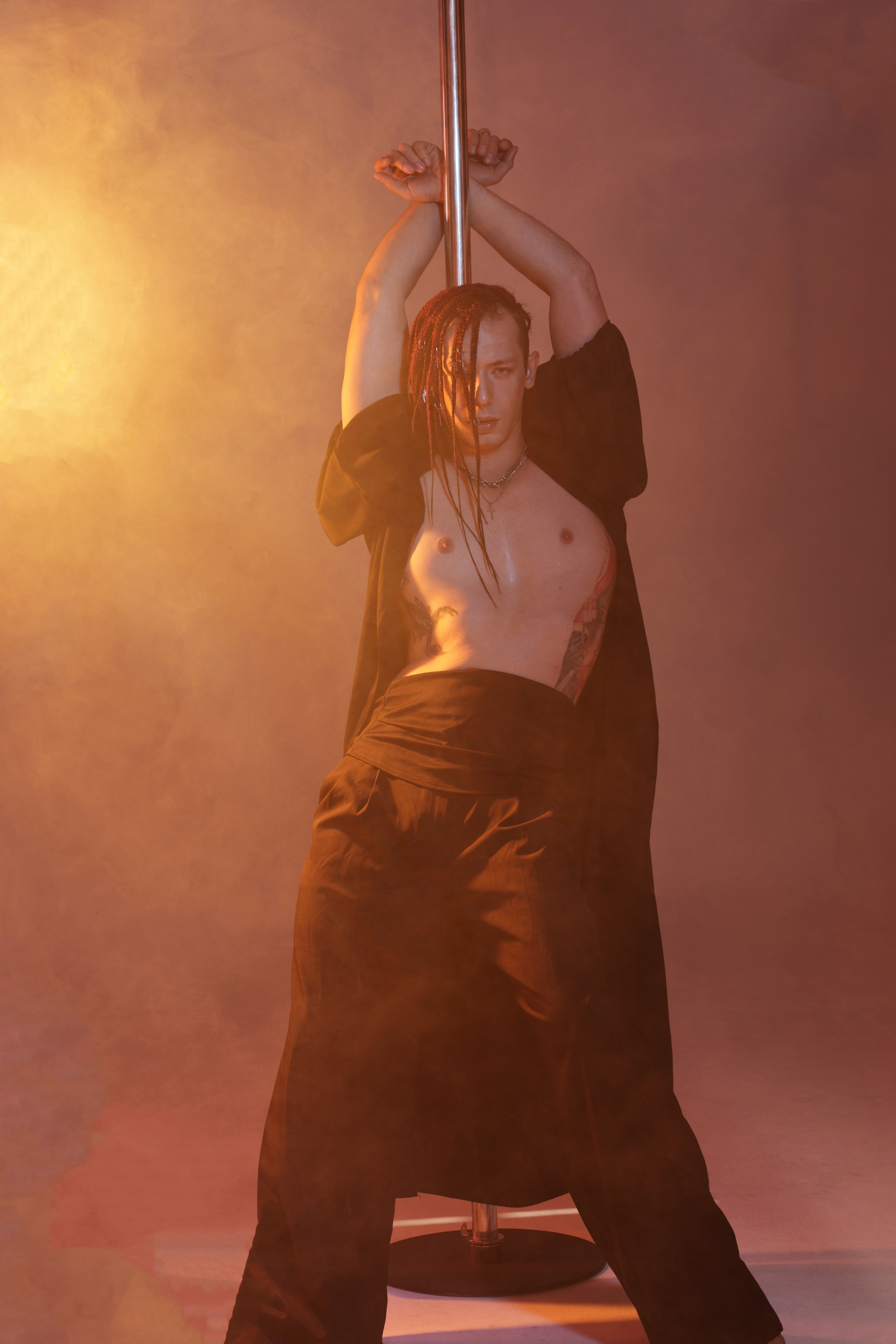 Pole dance (Цветной свет). Фотограф Диана Лысанова