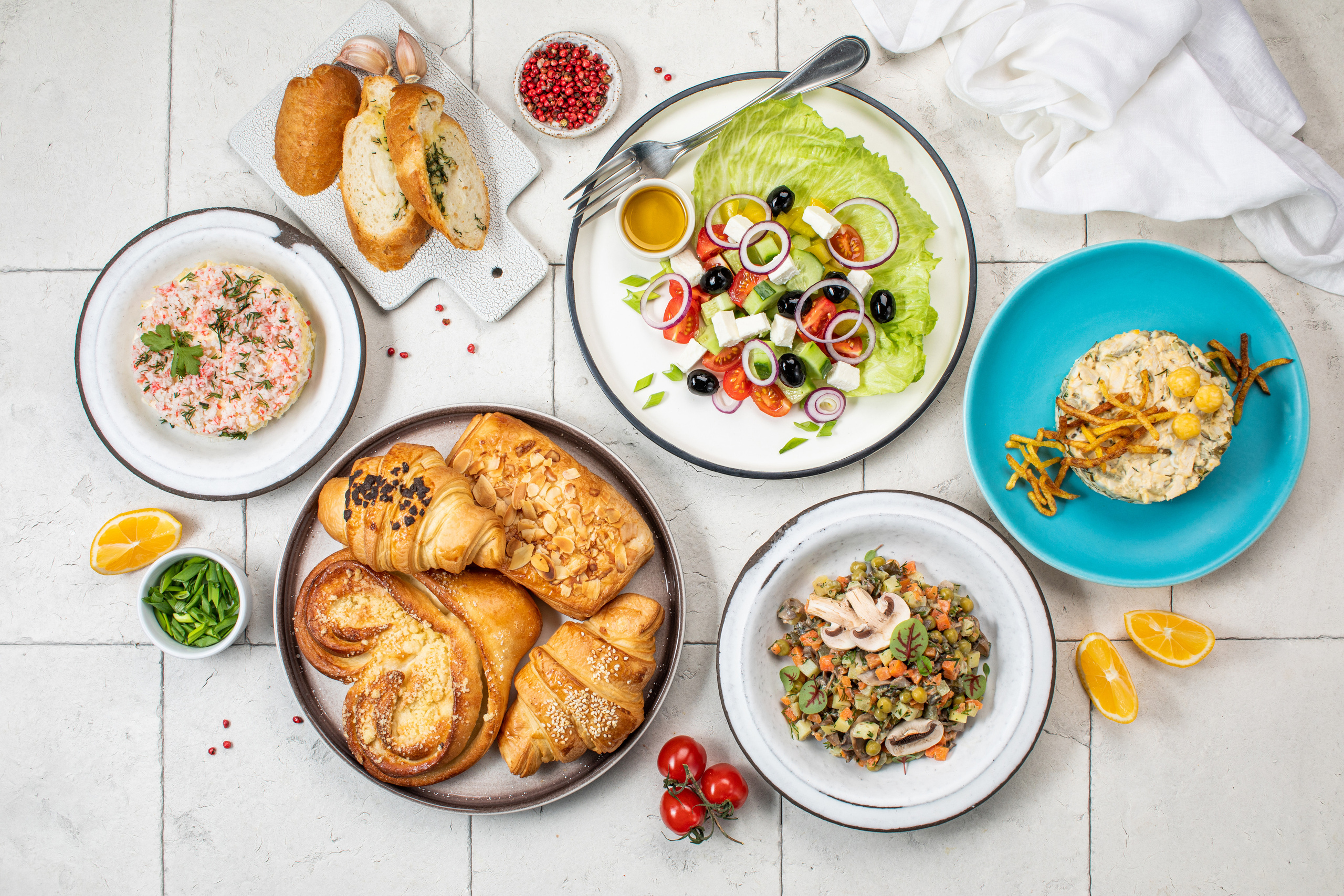 Афина супермаркет — съемка каталога готовых салатов и мясных полуфабрикатов. Фудфотограф, фудстилист и сет дизайнер в Москве Алена Синицына