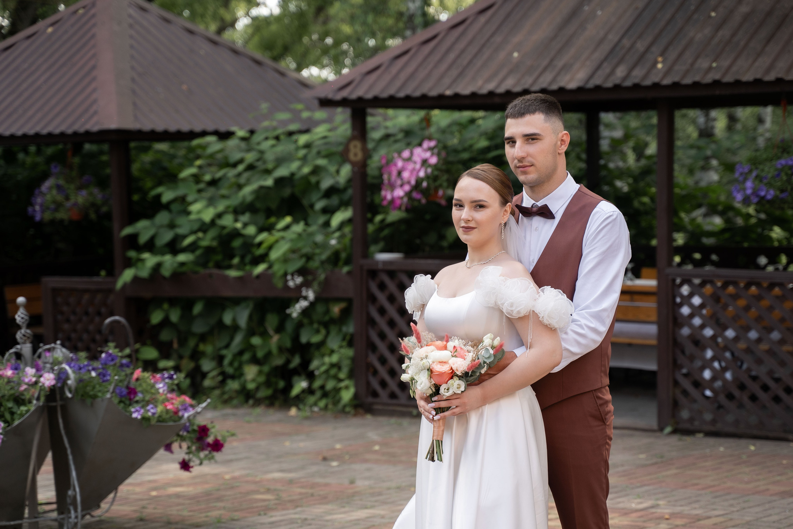 Арина и Даниил (г. Курск, Роща невест). Фотограф Вера Зверуго в Орле