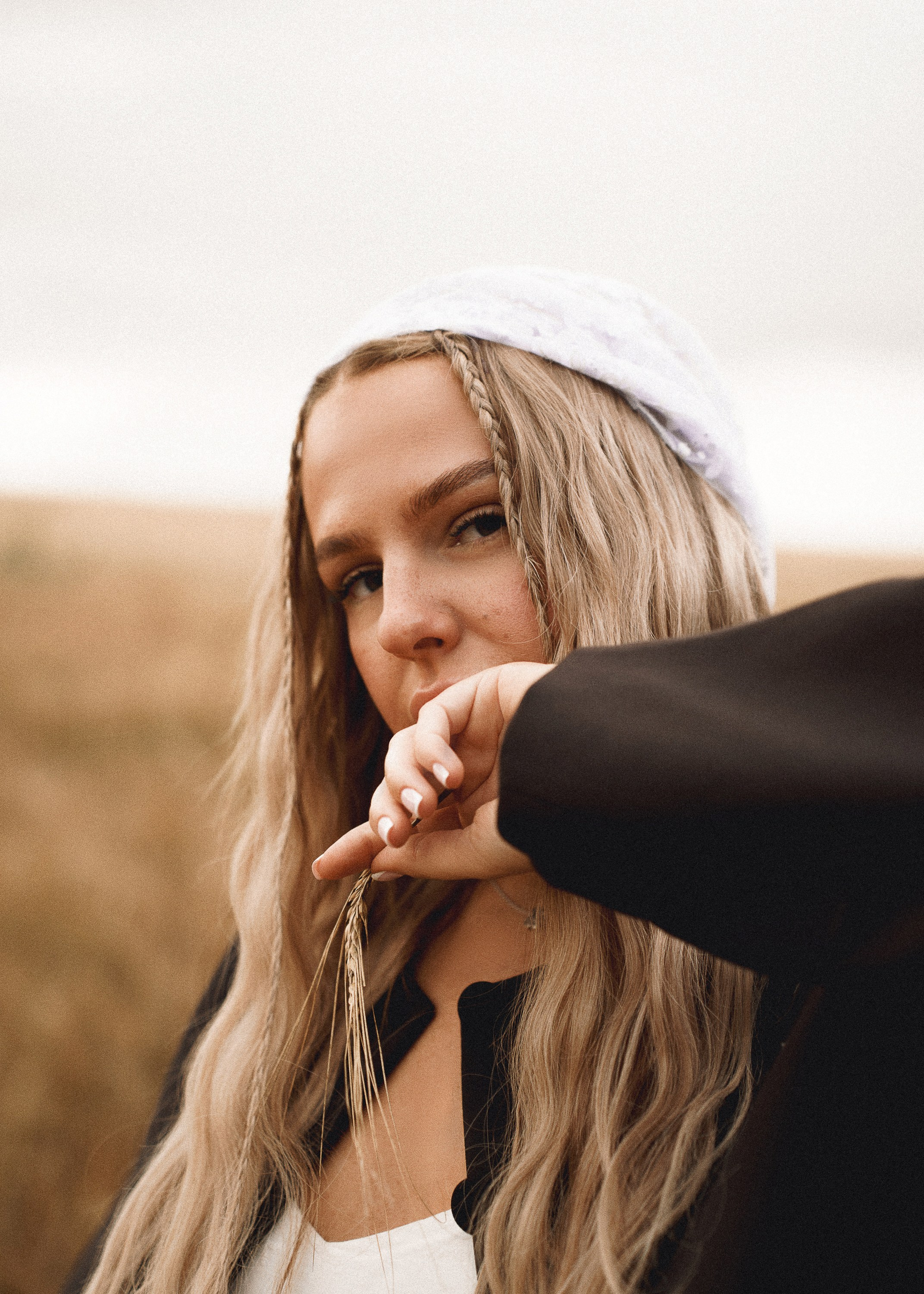 ПОЛЕ. Женский портрет