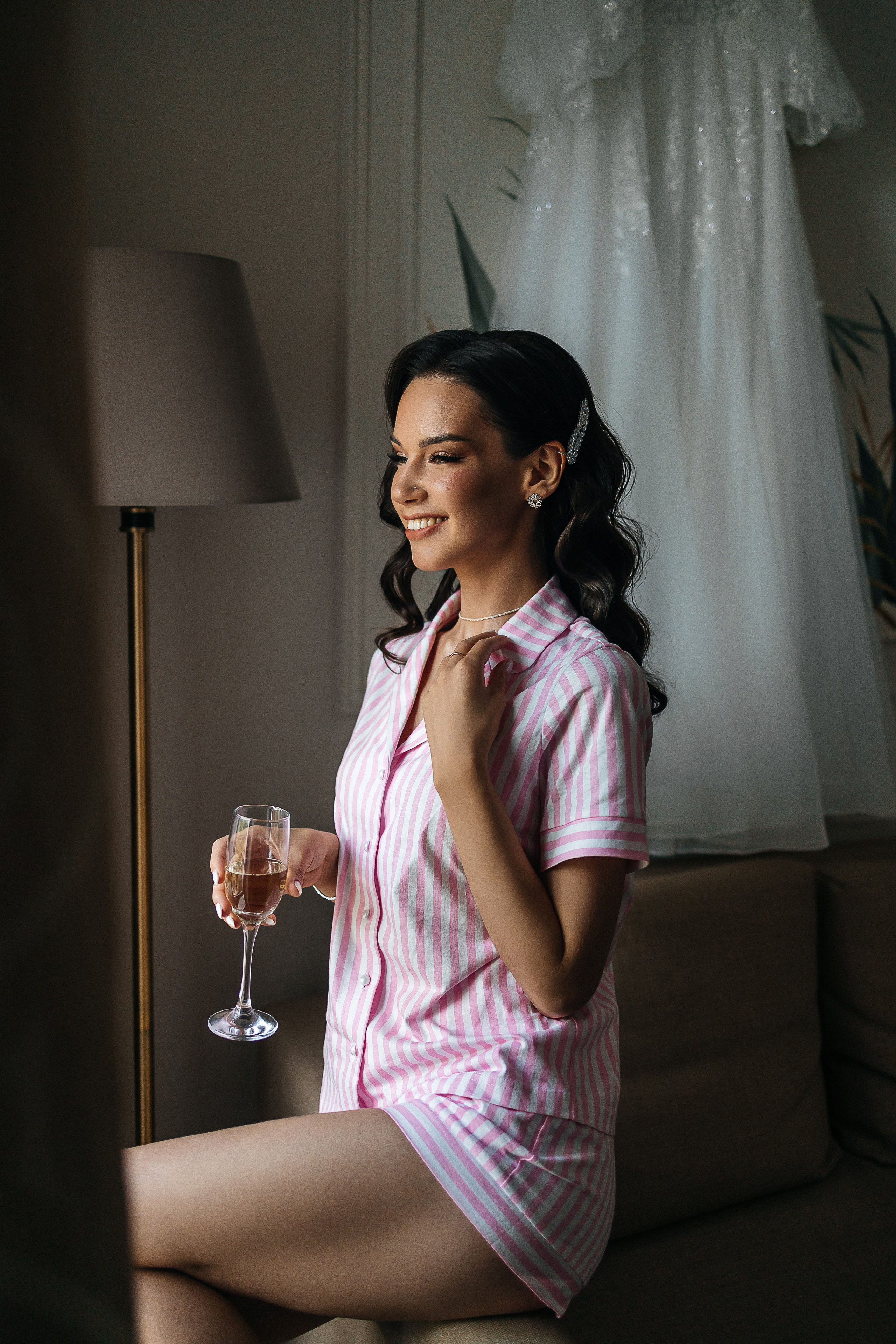 Волшебное утро невесты в номере отеля. Олег Сверчков | Свадебный фотограф Вологда