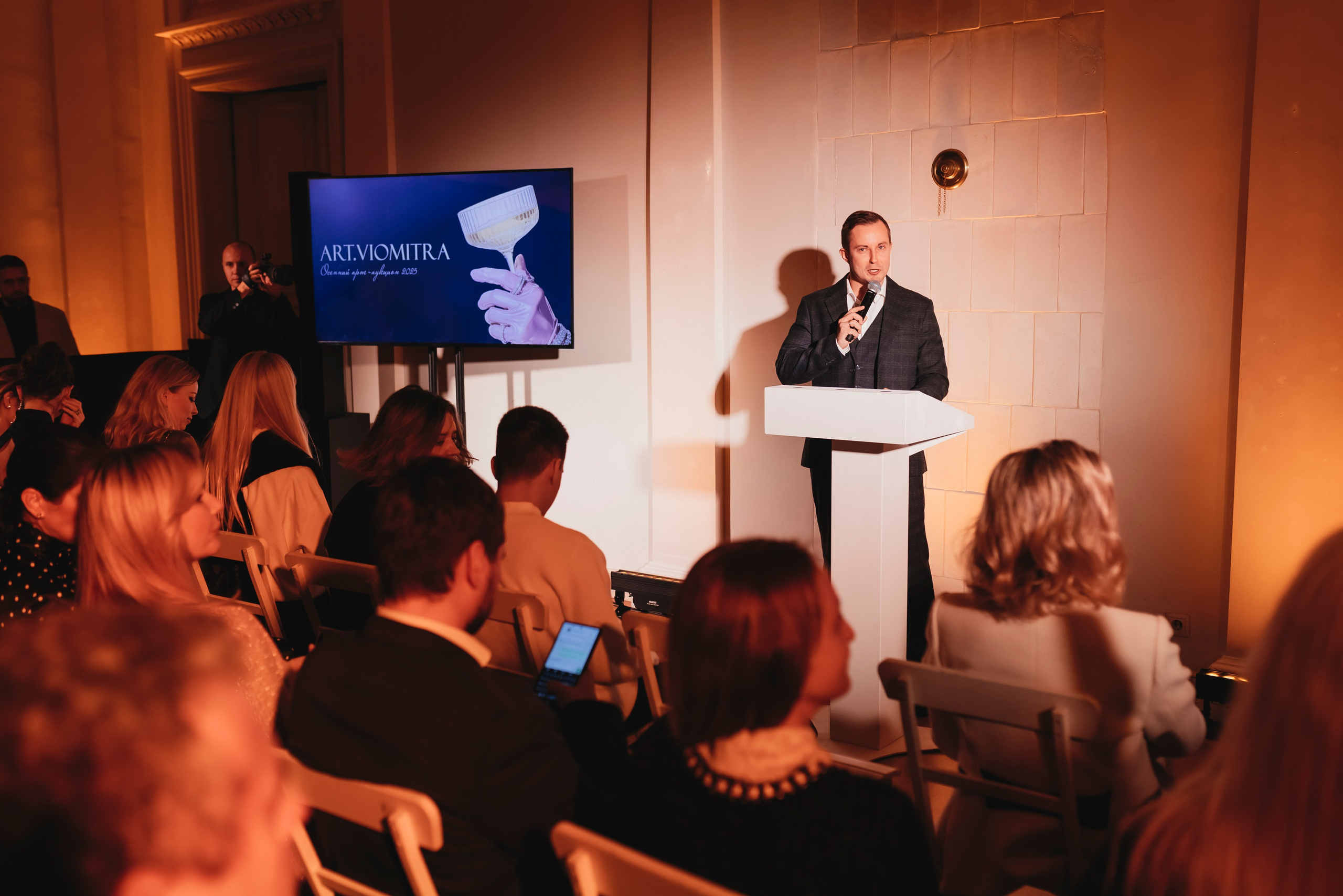 Корпоративные мероприятия. Ведущий в Москве Никита Колотушкин