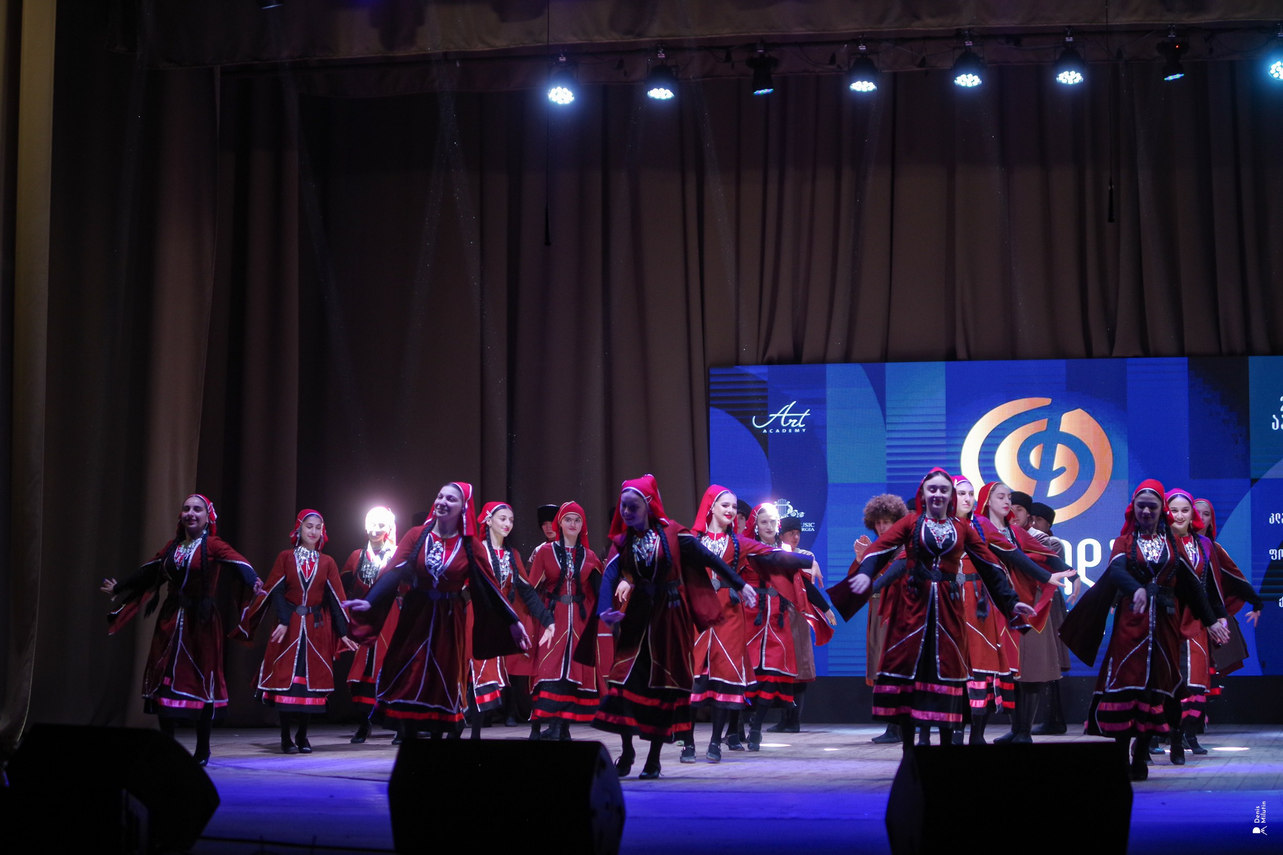 Танцы в Хоби. Портретный фотограф Денис Милютин