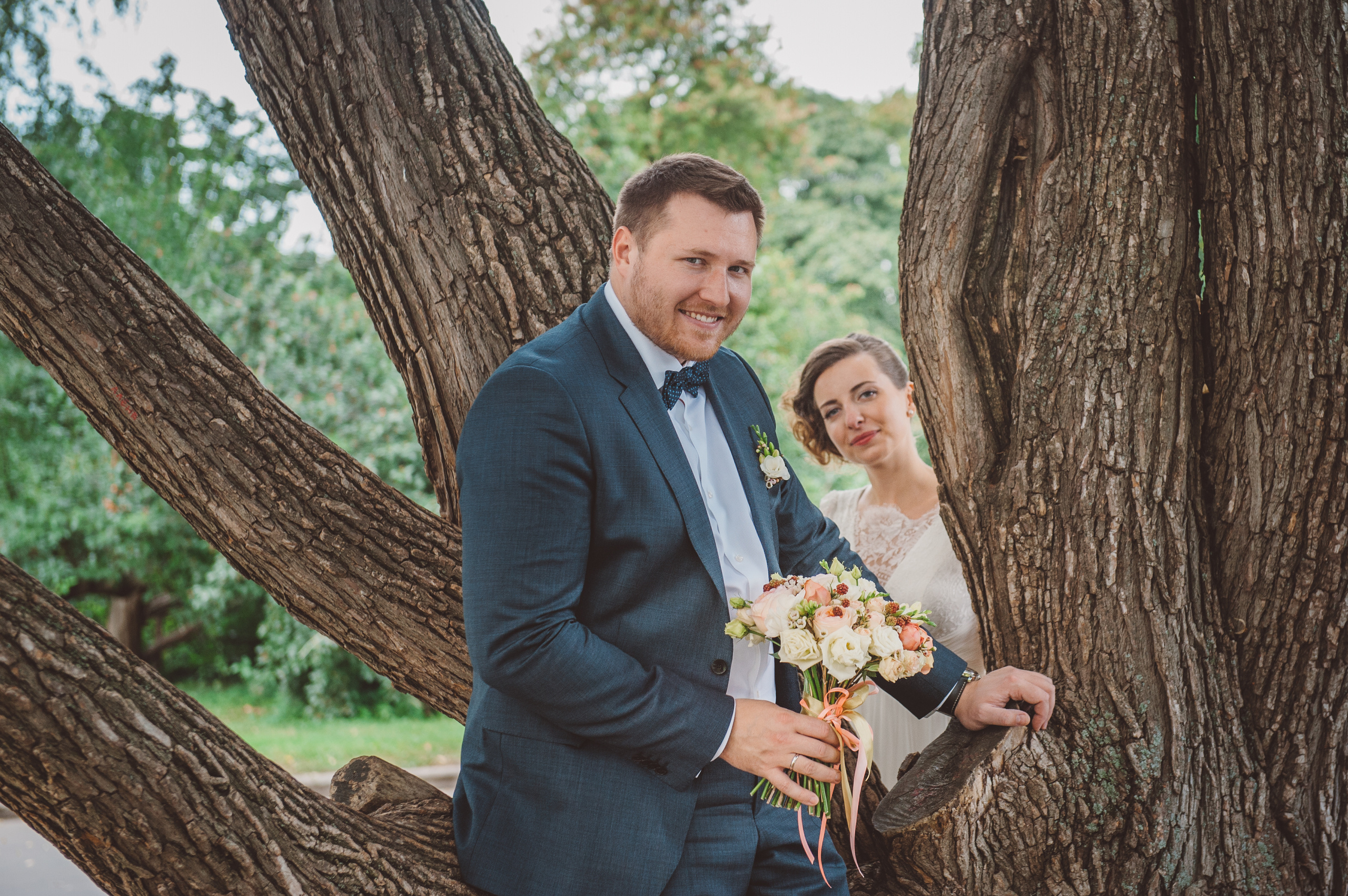 Свадебная фотосессия в Свиссотель Красные Холмы и Ботаническом саду. Семейный фотограф в Москве Елена Снегирева