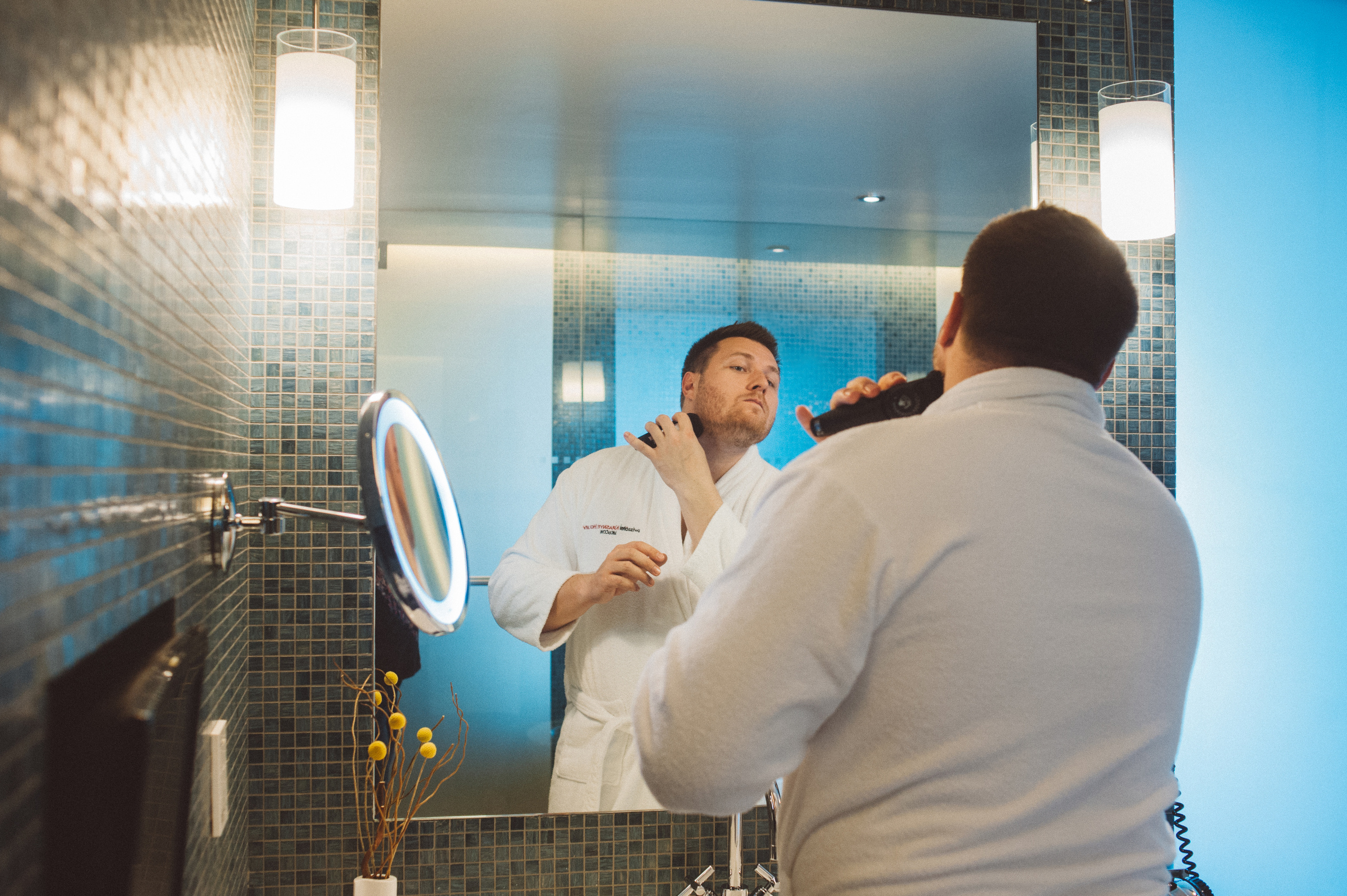 Свадебная фотосессия в Свиссотель Красные Холмы и Ботаническом саду. Семейный фотограф в Москве Елена Снегирева