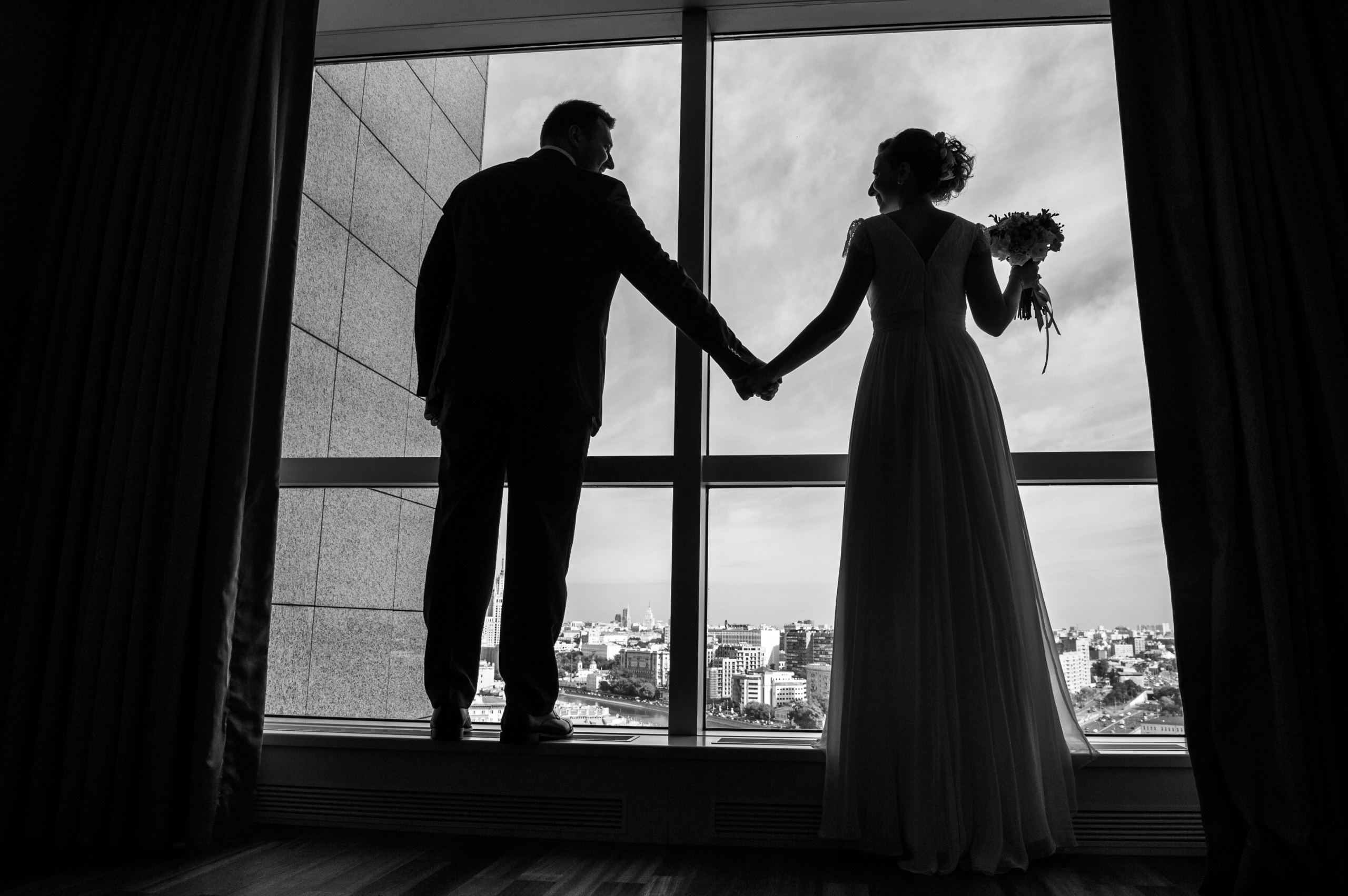 Свадебная фотосессия в Свиссотель Красные Холмы и Ботаническом саду. Семейный фотограф в Москве Елена Снегирева