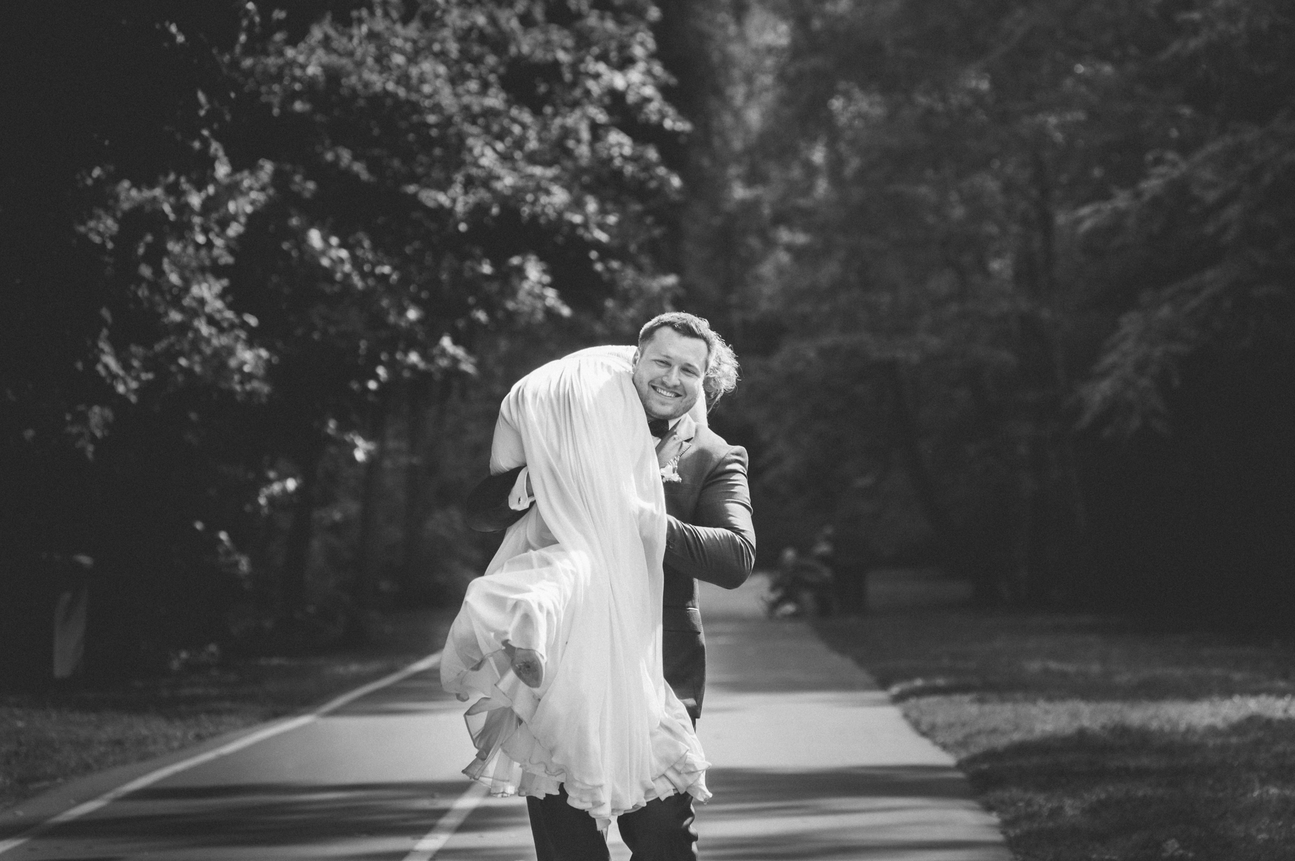 Свадебная фотосессия в Свиссотель Красные Холмы и Ботаническом саду. Семейный фотограф в Москве Елена Снегирева