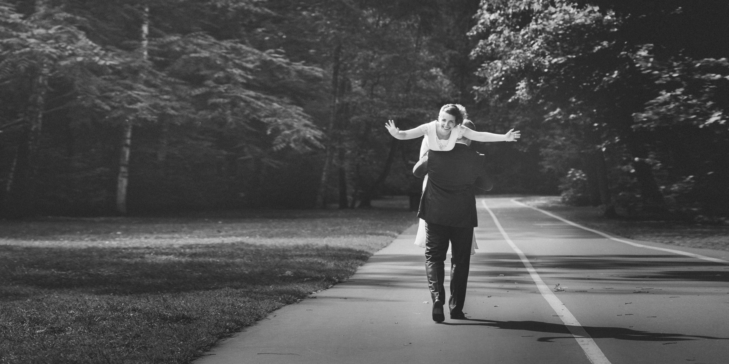 Свадебная фотосессия в Свиссотель Красные Холмы и Ботаническом саду. Семейный фотограф в Москве Елена Снегирева