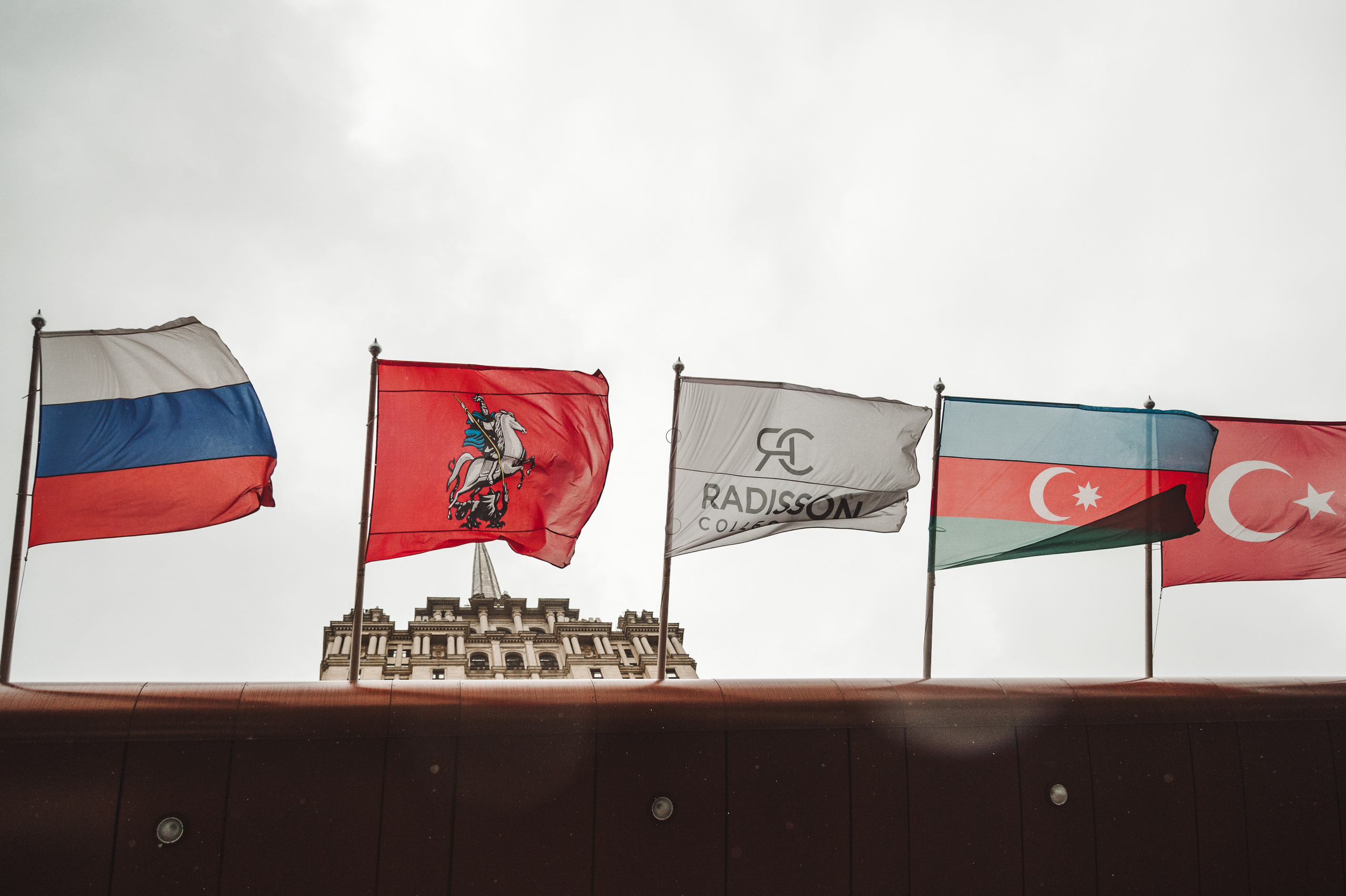 Свадебная фотосессия с прогулкой на теплоходе по Москве-реке. Семейный фотограф в Москве Елена Снегирева