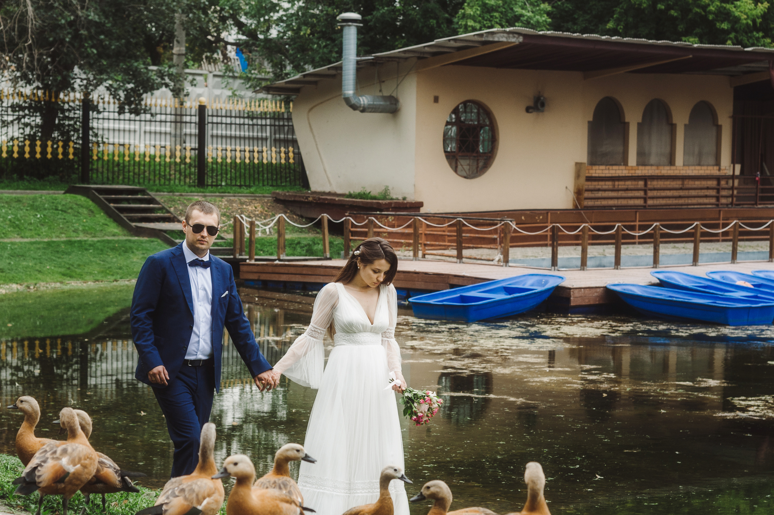 Свадебная фотосессия с прогулкой на теплоходе по Москве-реке. Семейный фотограф в Москве Елена Снегирева