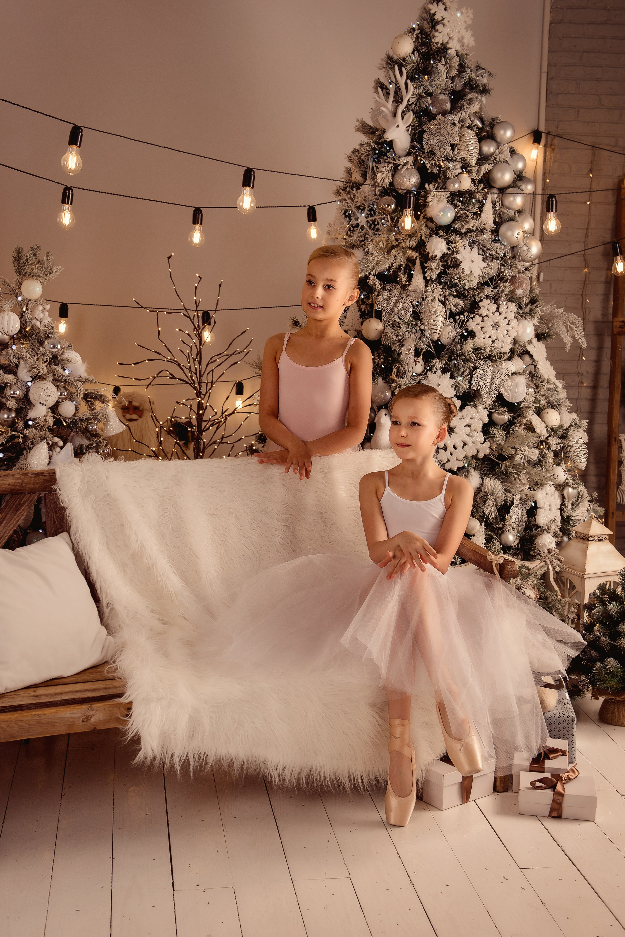 Варя и Милана Новый год. Детский фотограф в Долгопрудном и Москве