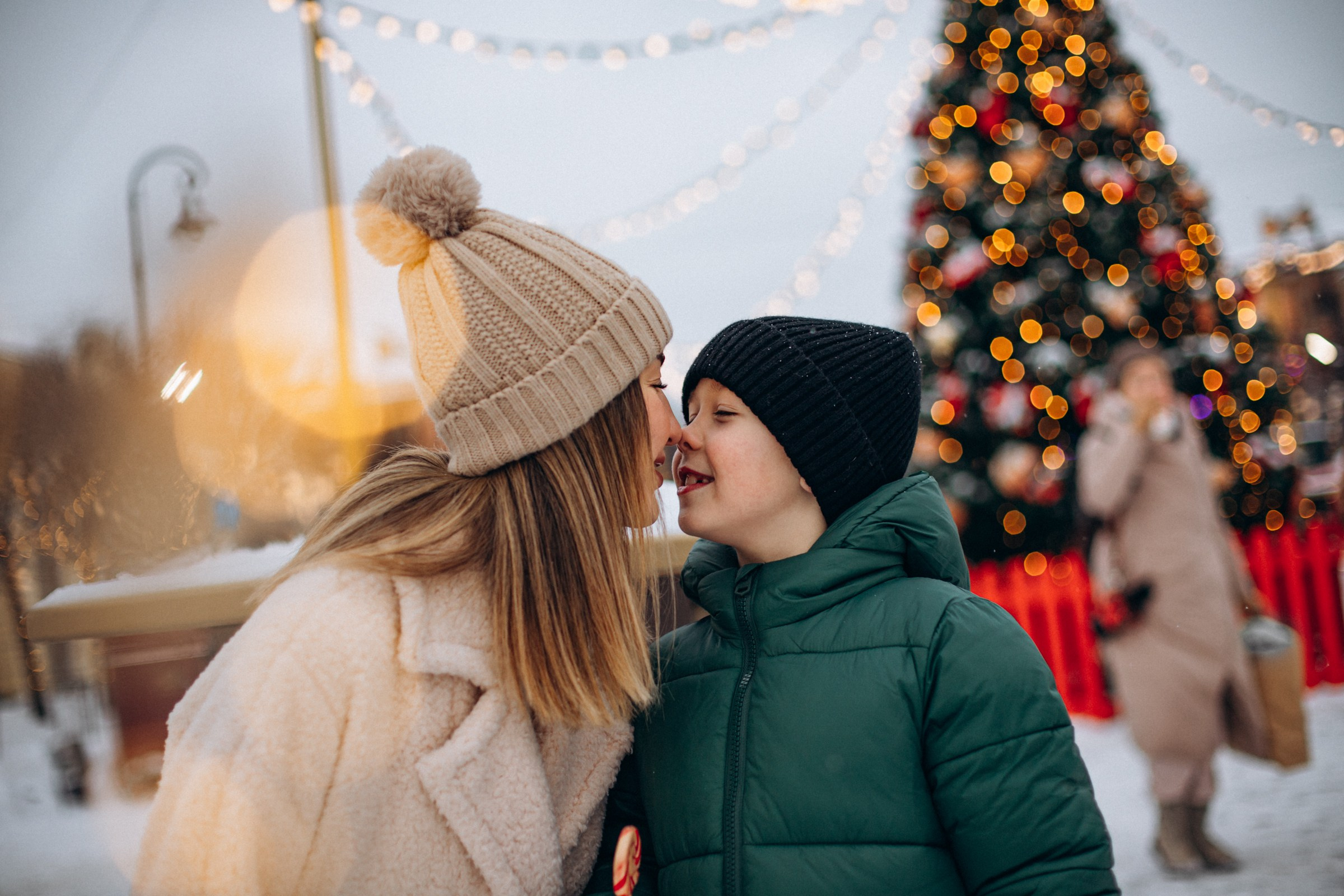 Оксана с сыном в декабре. Фотопрогулка в Петербурге. Индивидуальный и семейный фотограф в Санкт-Петербурге