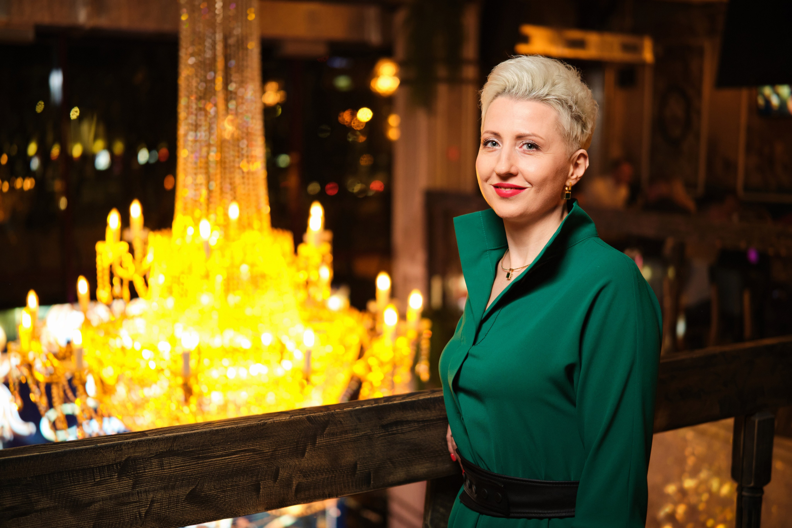 Фотосъёмка выпускного школы «Метатрикветра» в гастропабе «Особняк. Репортажный фотограф Дмитрий Литвинский. Минск, Беларусь, мир