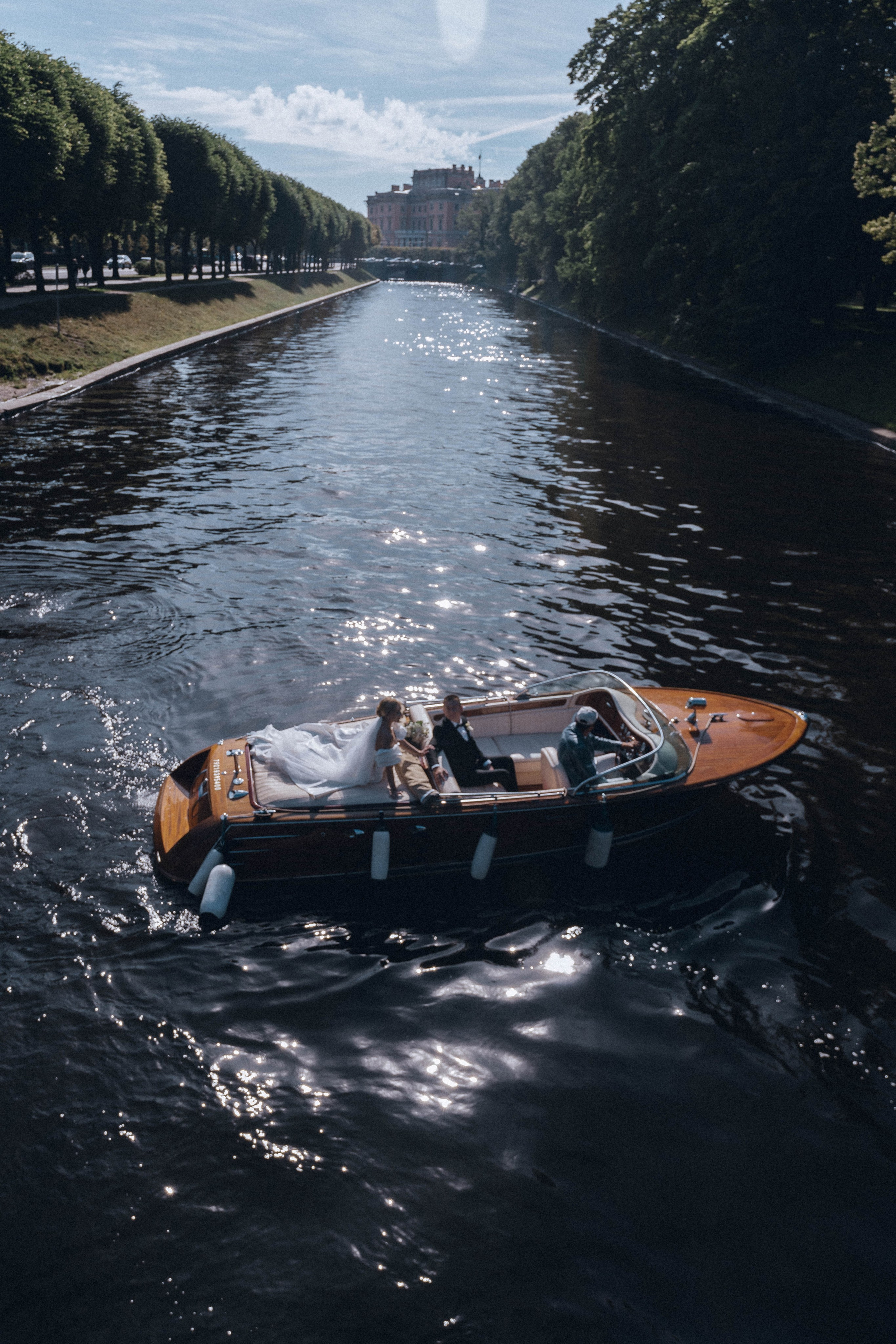 СВАДЕНБНАЯ СЬЕМКА НА КАТЕРЕ ПО КАНАЛАМ САНКТ-ПЕТЕРБУРГА И В АКВАТОРИИ НЕВЫ. Профессиональный фотограф, Санкт-Петербург — Виктория Богомолова