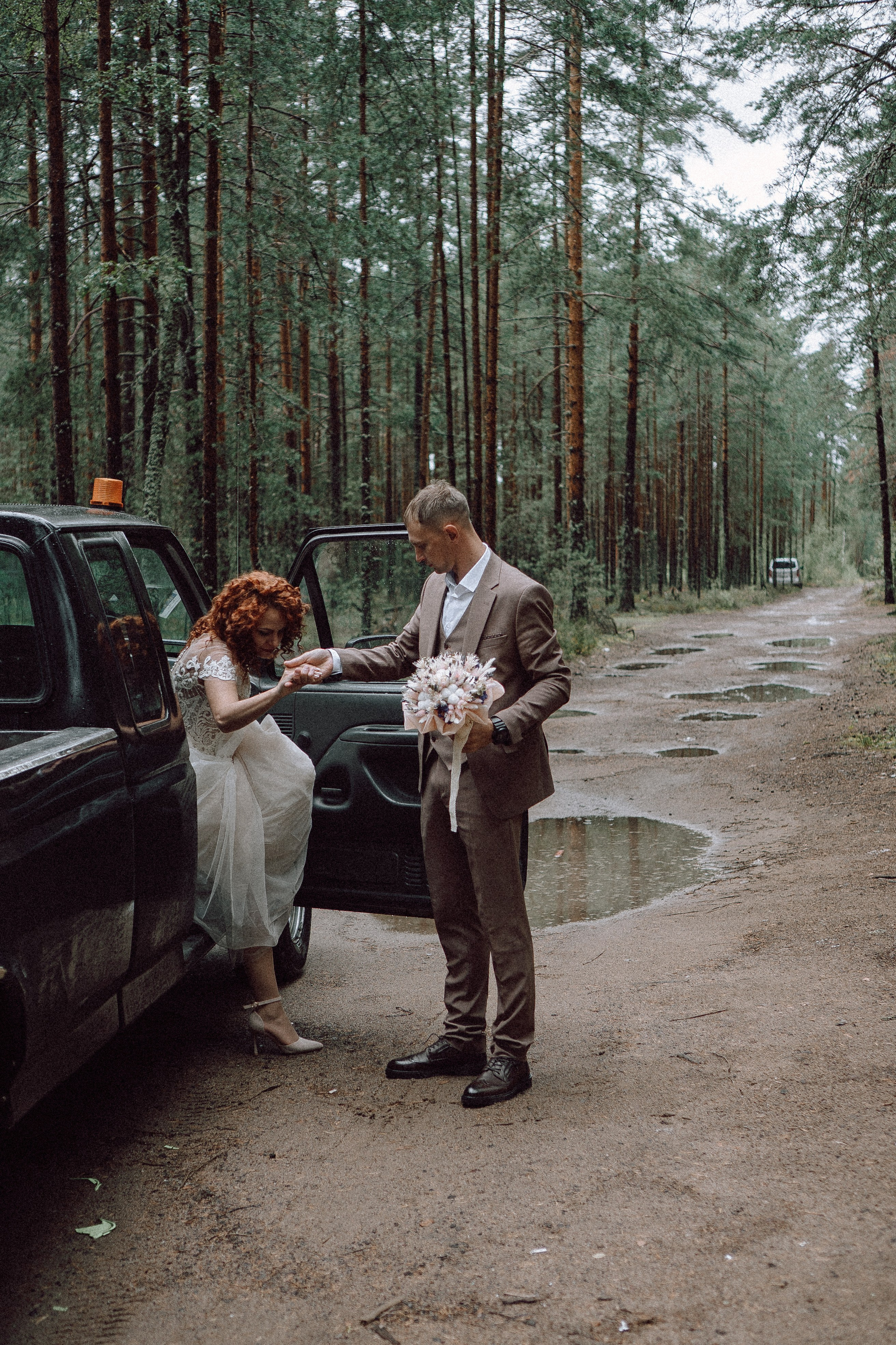 СВАДЕБНАЯ ФОТОСЕССИИЯ ПАРЫ В ГОРОДЕ ПРИОЗЕРСК В СОСНОВОМ ЛЕСУ И С ПИКАПОМ. Профессиональный фотограф, Санкт-Петербург — Виктория Богомолова