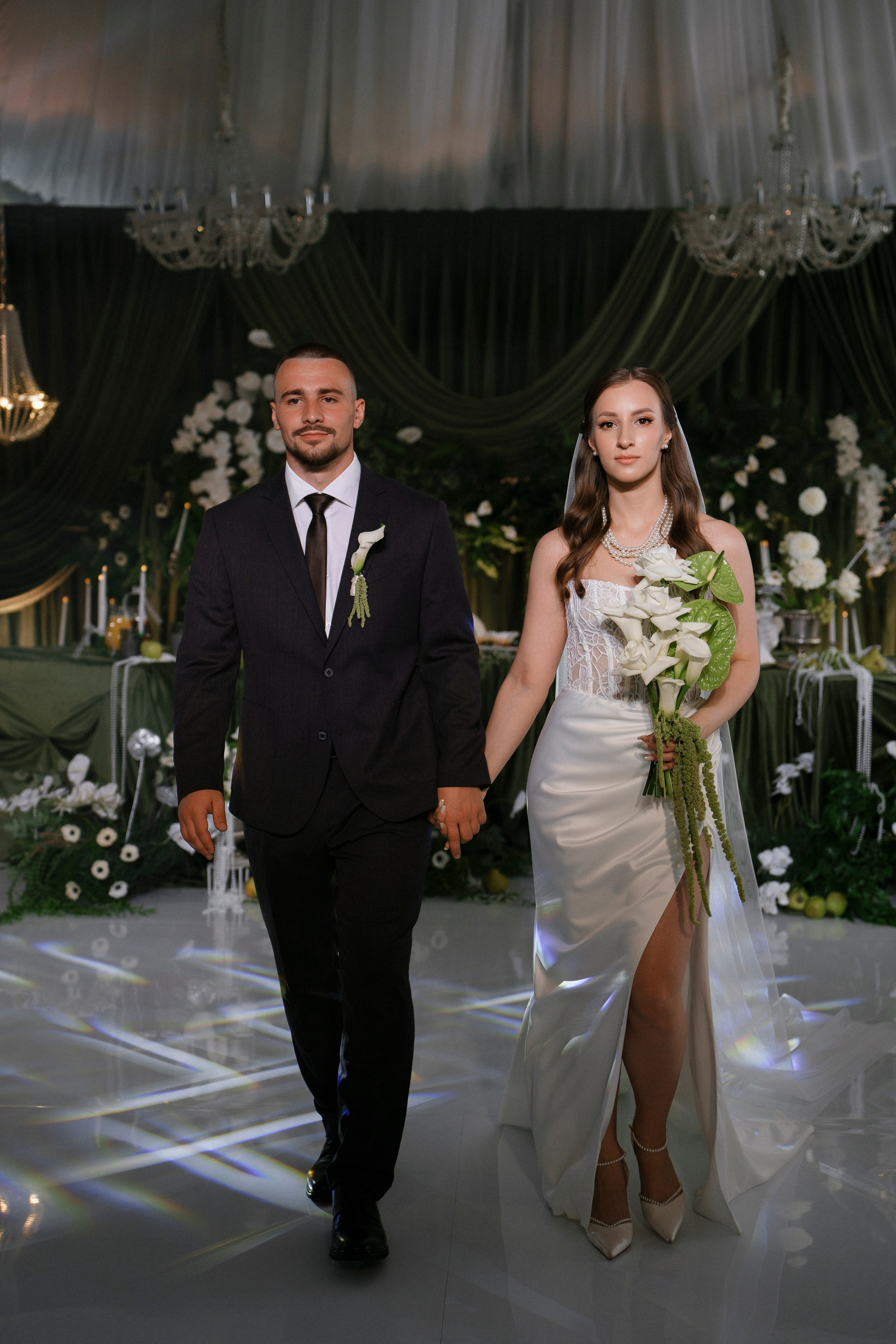 "Свадебная фотосессия в Пензе: Декор в банкетном зале Зимний сад".