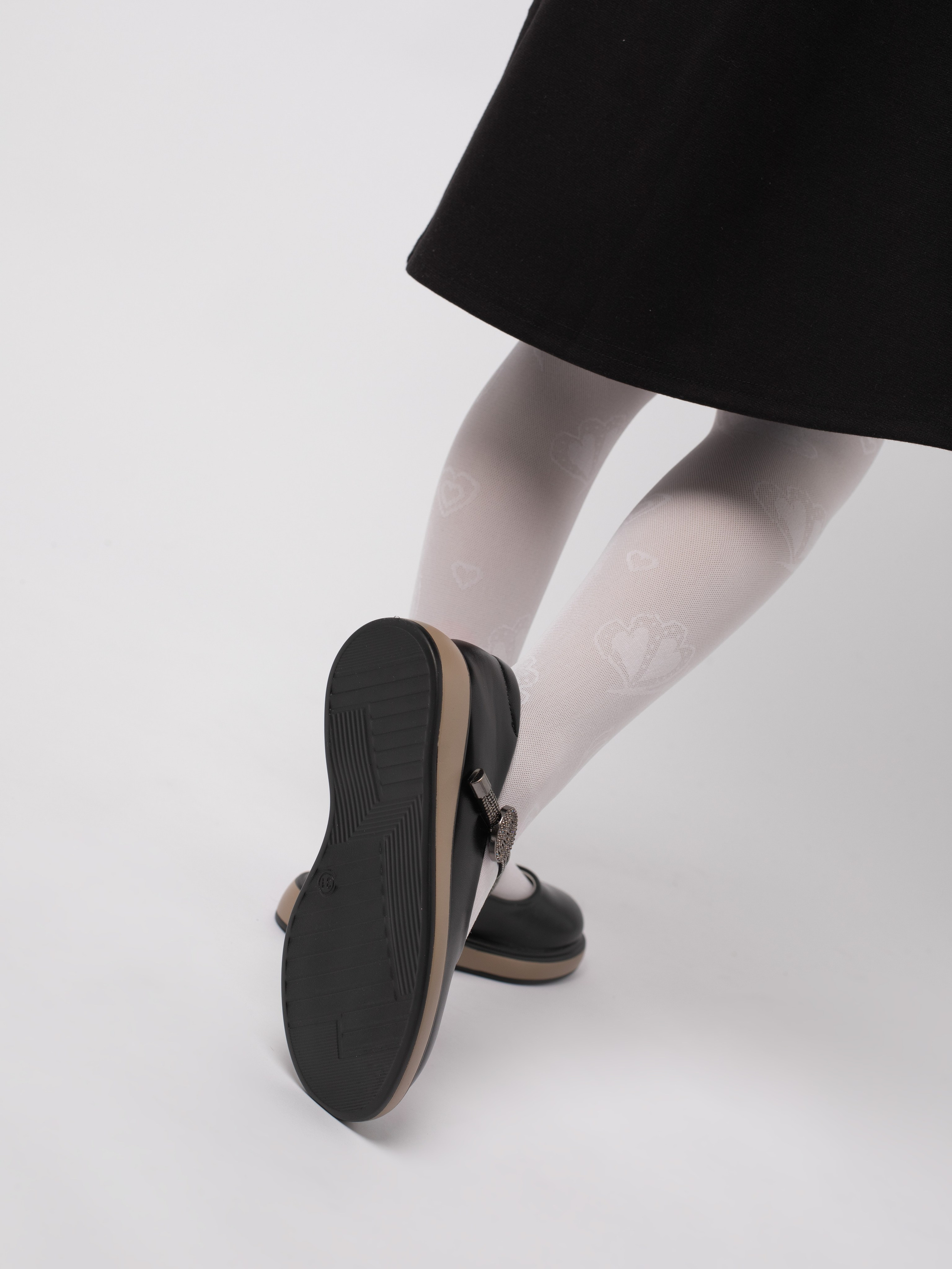 Школьные туфли. Фотостудия предметной и модельной съёмки для маркетплейсов